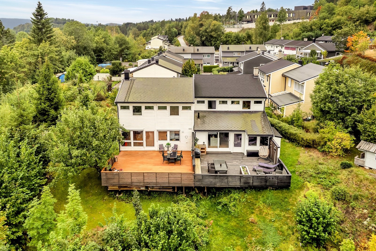 Det er rikelig med boltreplass i hagen. Galleribilde