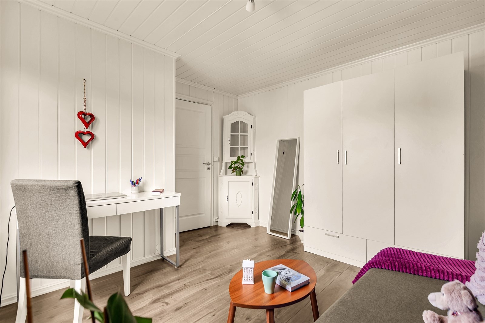 Rommene har plass til seng, nattbord, garderobeløsning og evt. skrivebord. Galleribilde