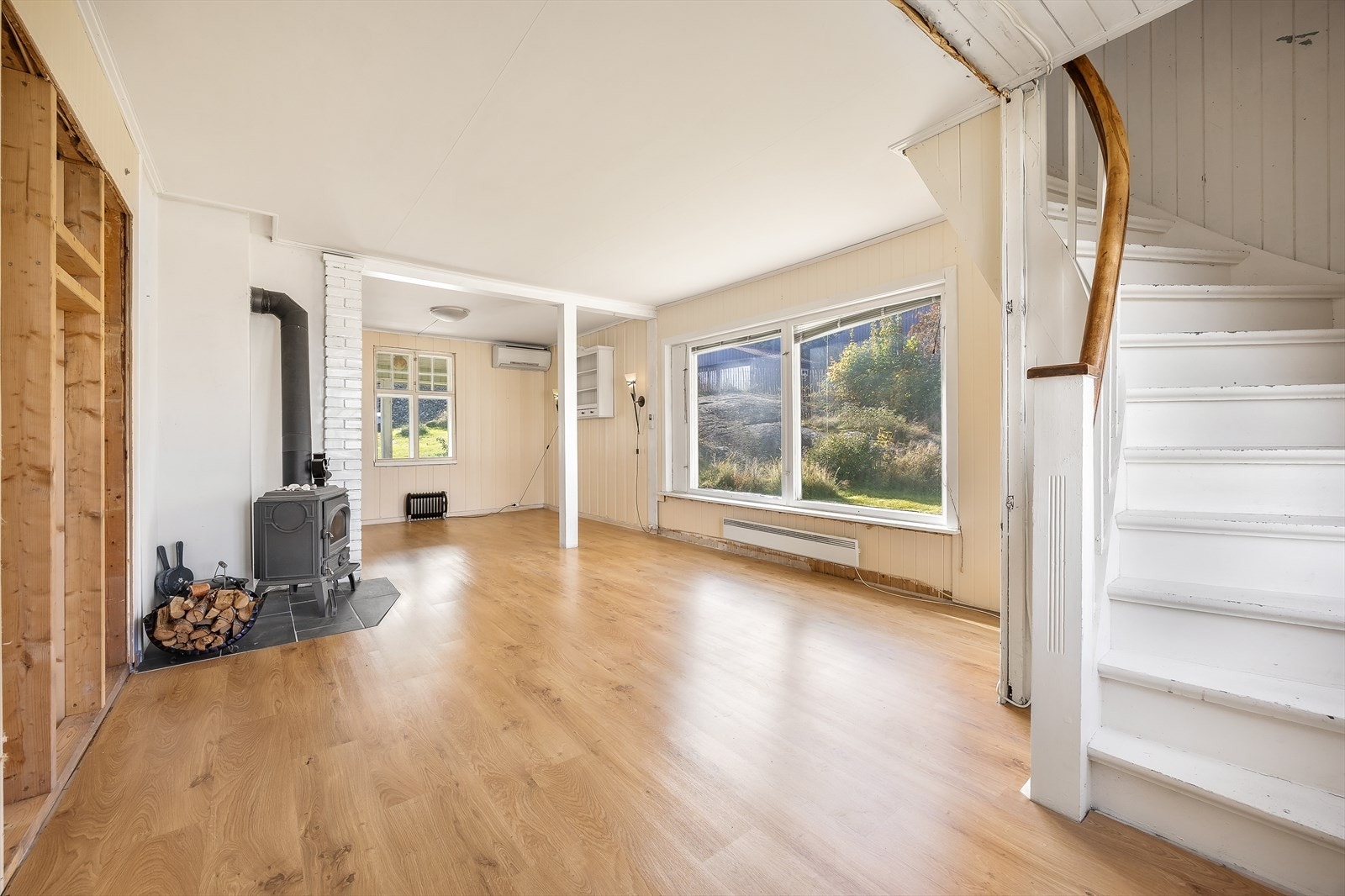 Fra stuen går det trapp opp til andre etasje. Galleribilde