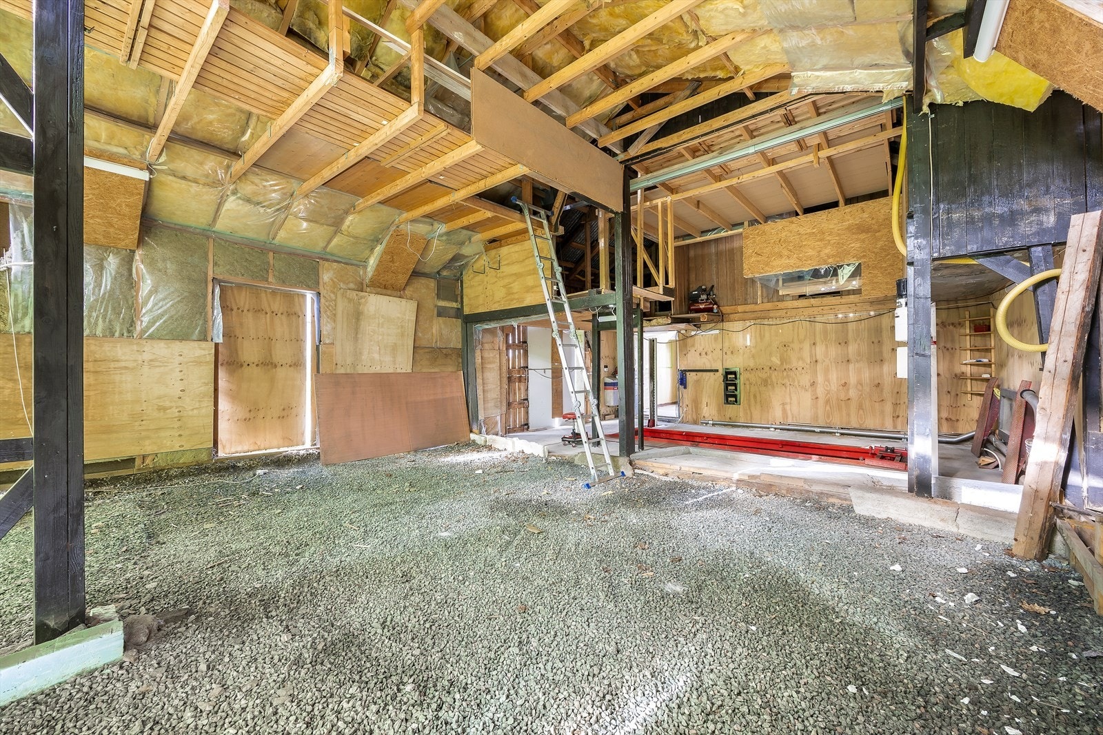 Det er adkomst til loftsareal via stige ( som ikke medfølger ). Galleribilde