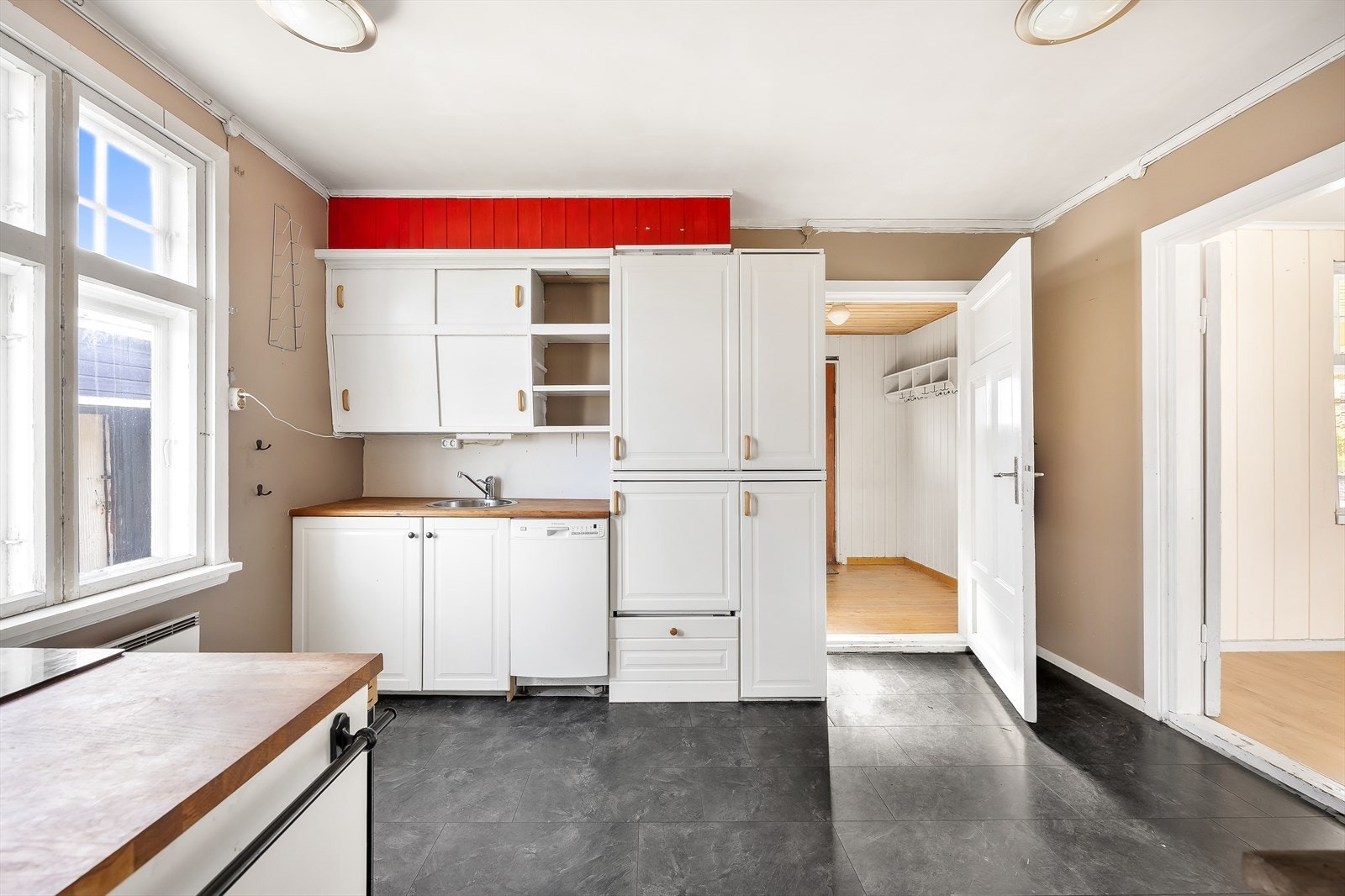 Boligen har behov for renovering for å møte dagens standard. Galleribilde
