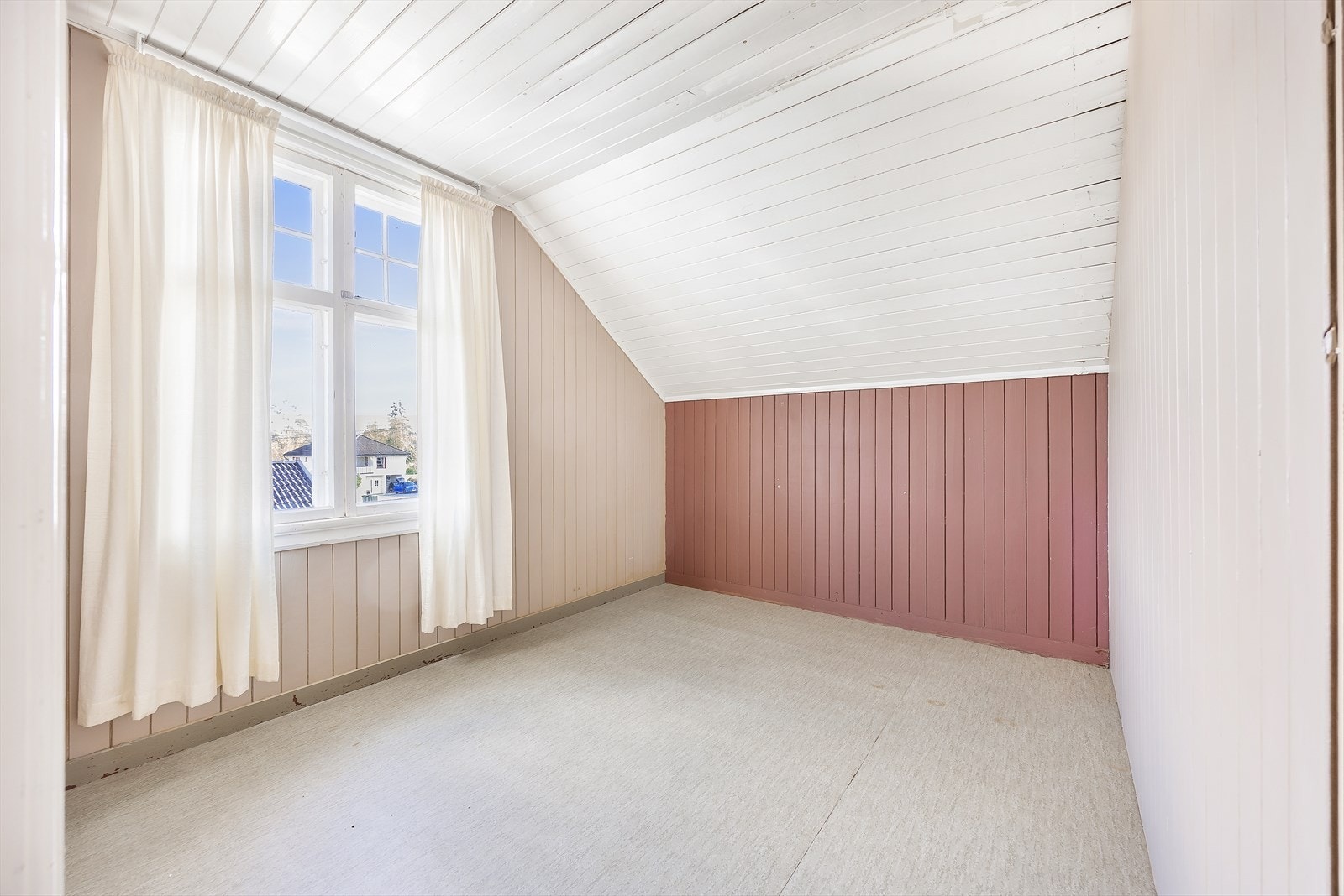 Soverommene har fin plass til senger og tilhørende møblement. Galleribilde