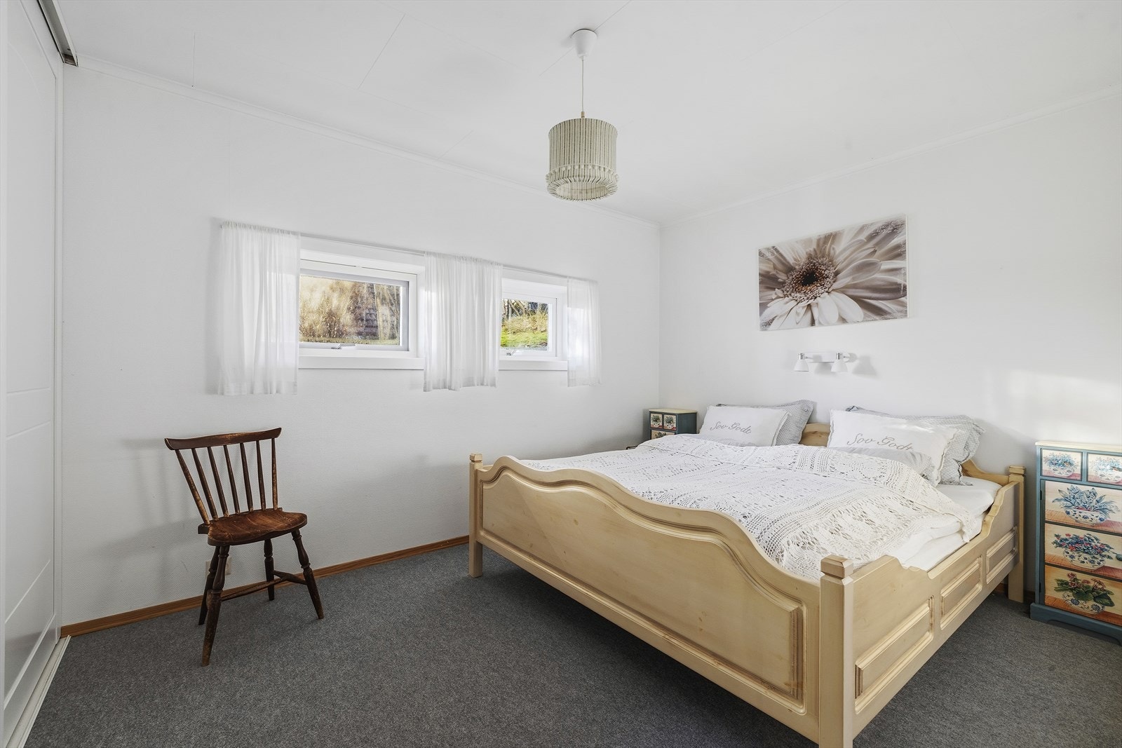 Underetasjen har også fine og lyse soverom. Galleribilde