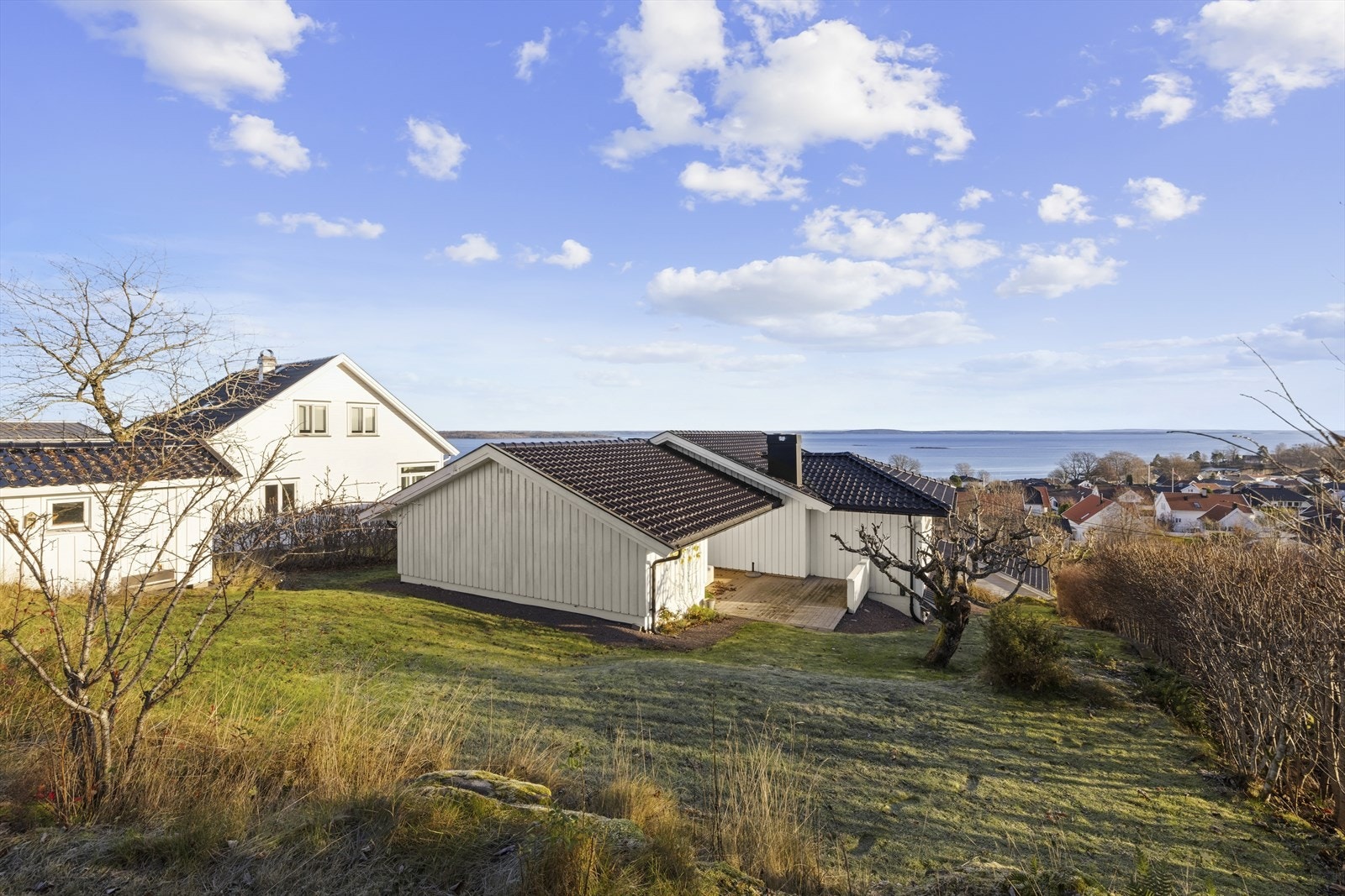 En spennende og flott opparbeidet tomt på 944,7 kvm, beliggende høyt og fritt! Galleribilde