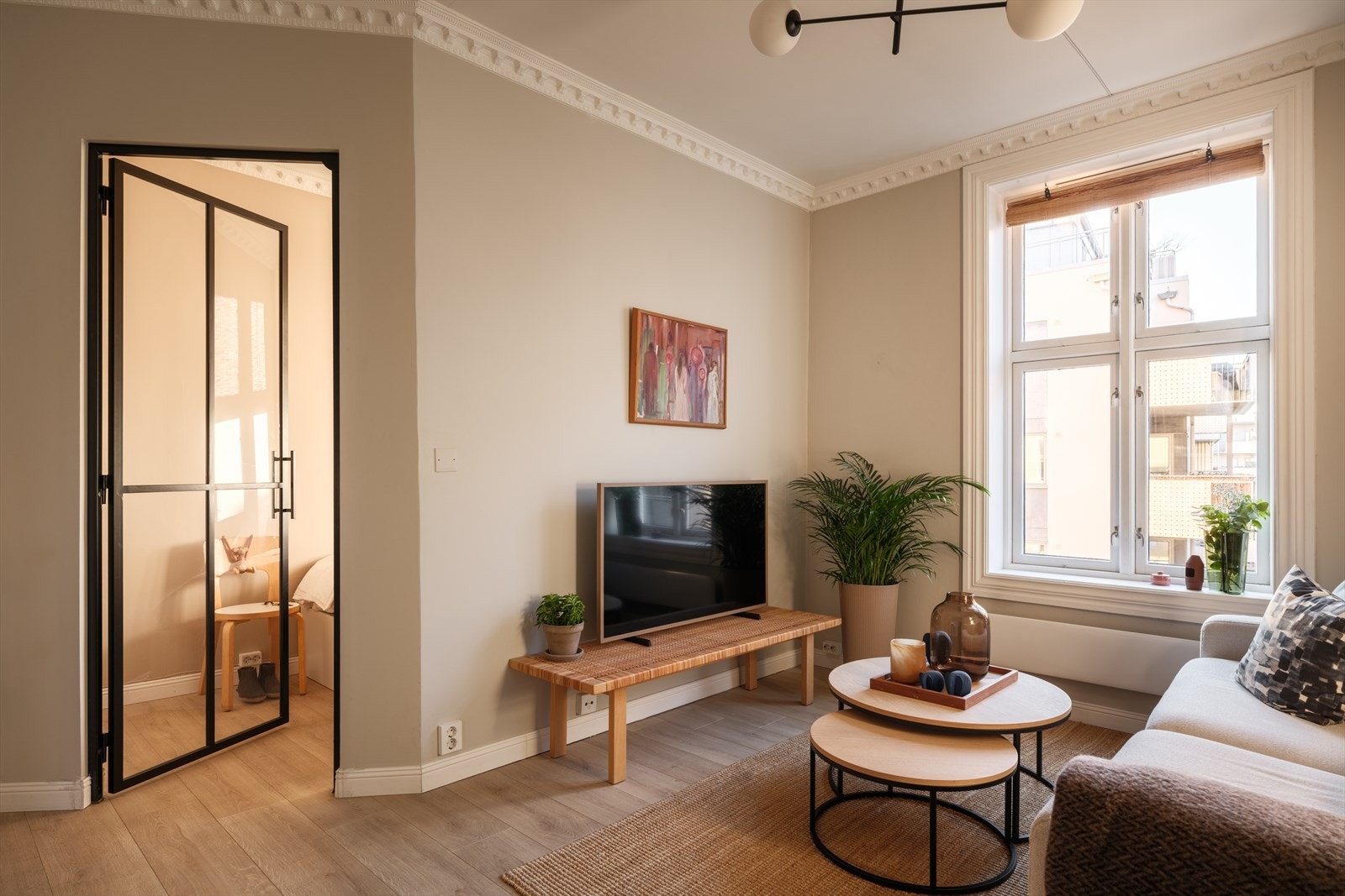 Nydelig stue som er malt i en delikat fargepalett Galleribilde