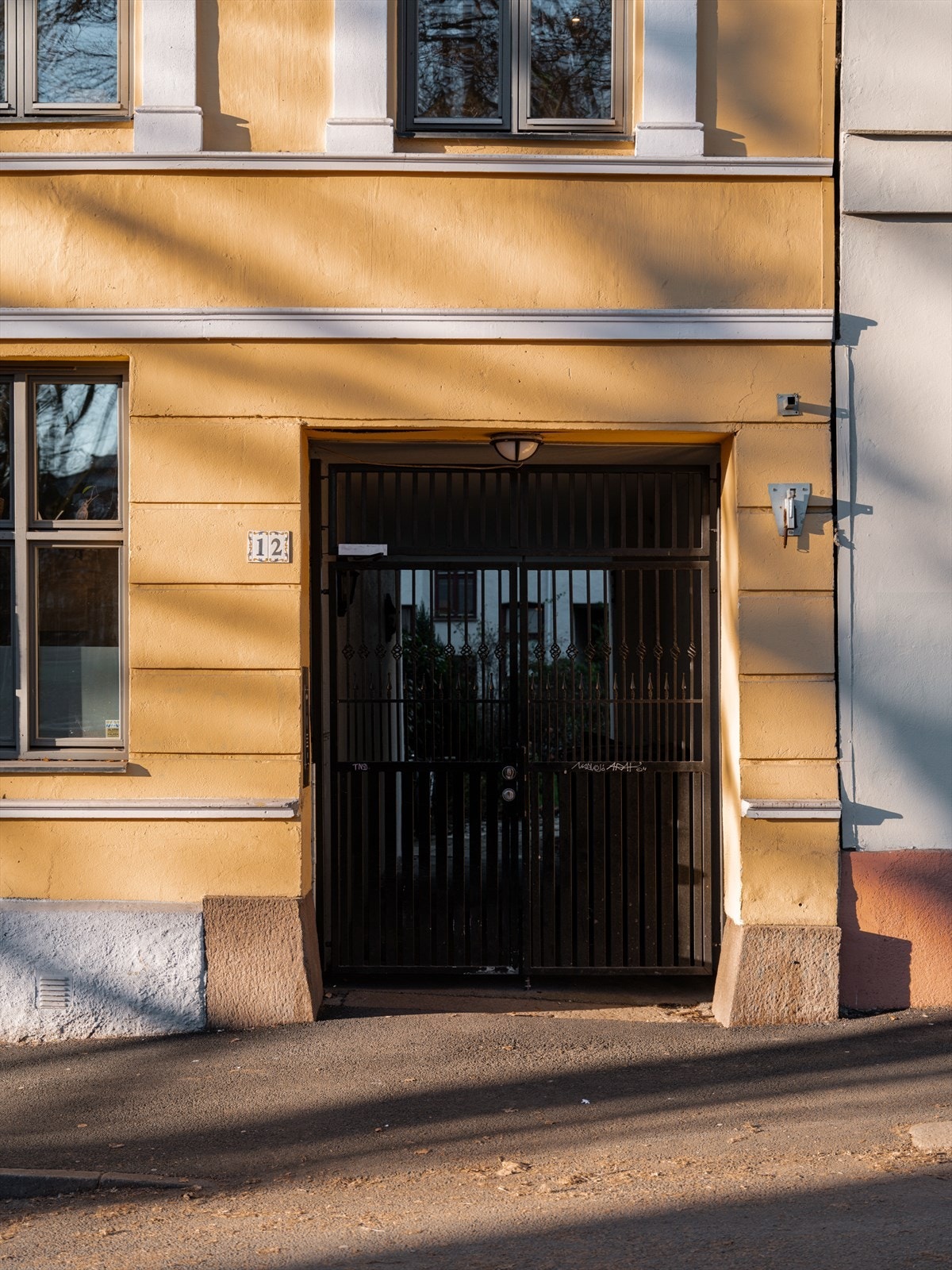 Leiligheten ligger i et lukket gårdsrom Galleribilde