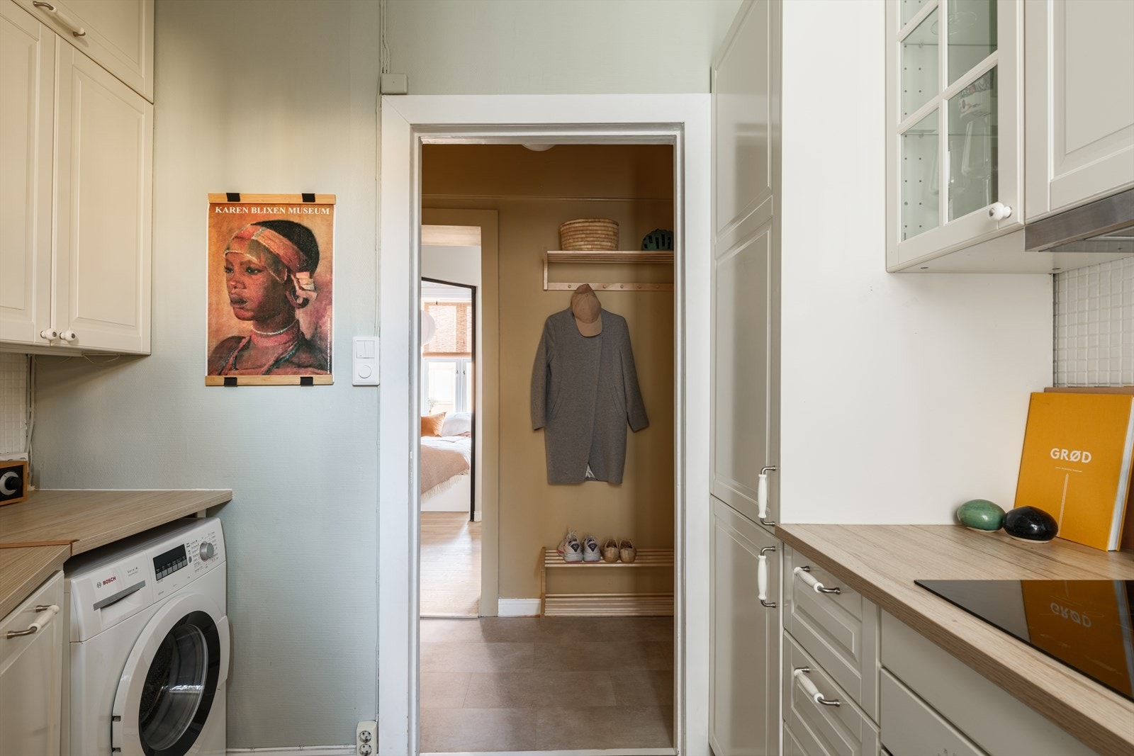 Varmtvannsbereder på 107 liter er montert i benkeskap Galleribilde