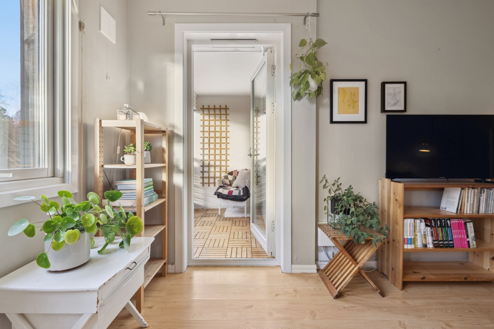 Legg merke til de gode lysforholdene i stuen. Galleribilde