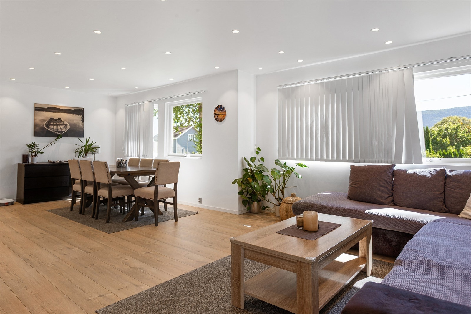 Stuen har downlights i tak Galleribilde