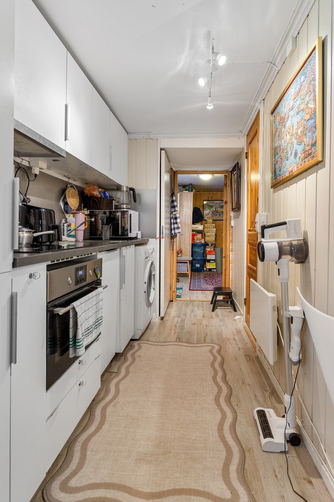 Kjøkkeninnredning med helintegrerte hvitevarer Galleribilde