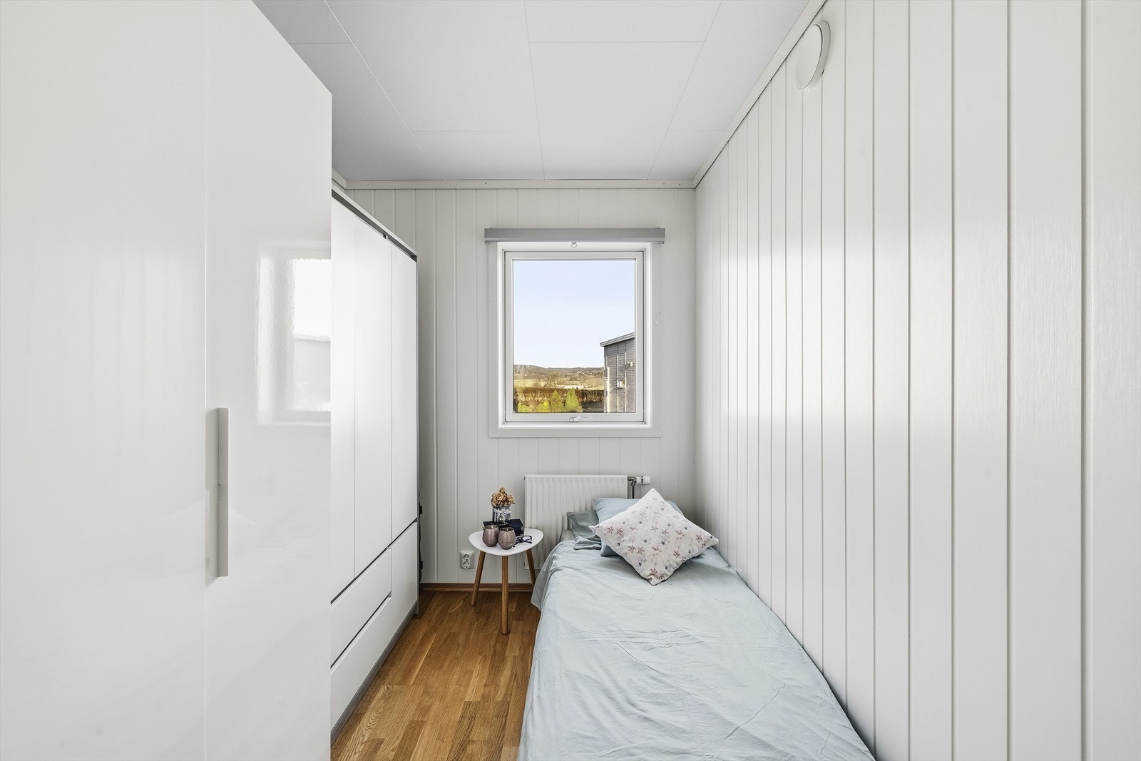 Soverom nr. to er godt egnet som gjesterom, barnerom eller kontor - alt etter egne ønsker og behov. Galleribilde