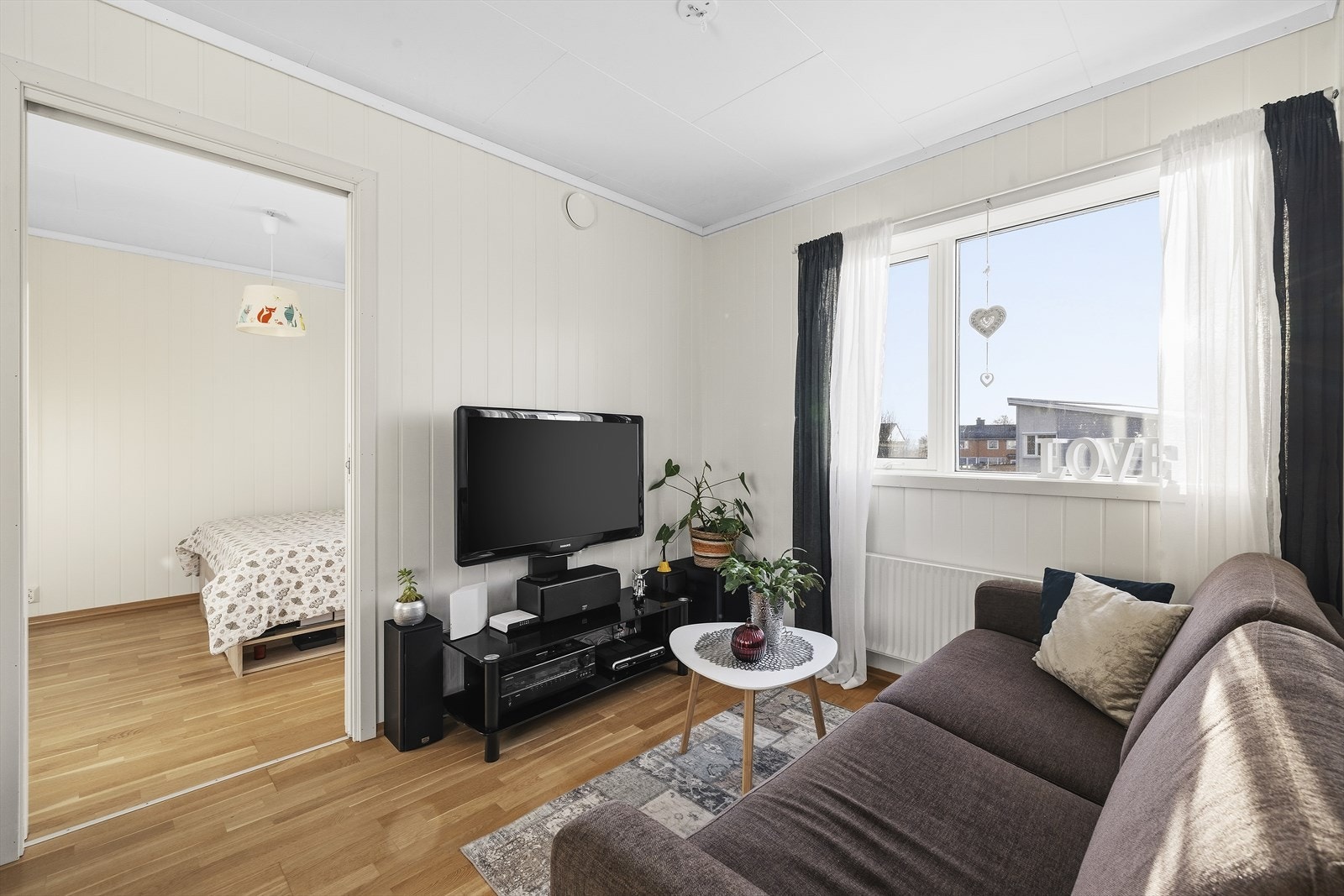 Loftstuen er et perfekt flerbruksrom for hele familien. Galleribilde