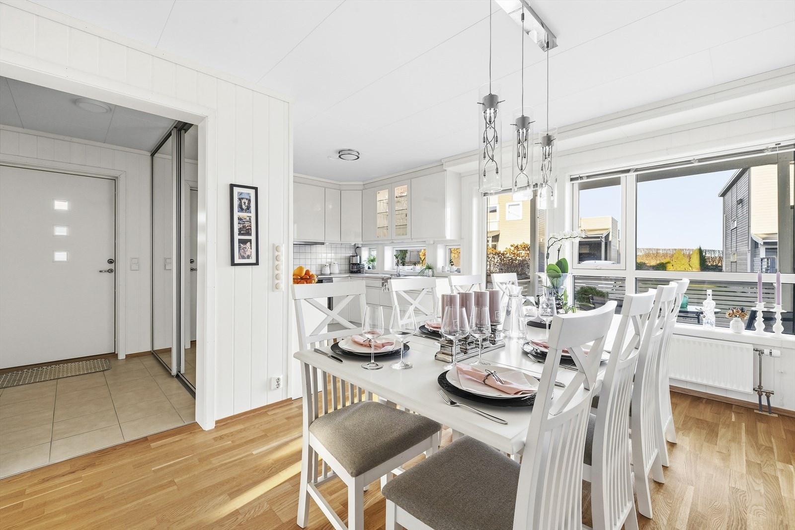 Boligen fra 2014 strekker seg over to plan og har en god og effektiv planløsning. Galleribilde