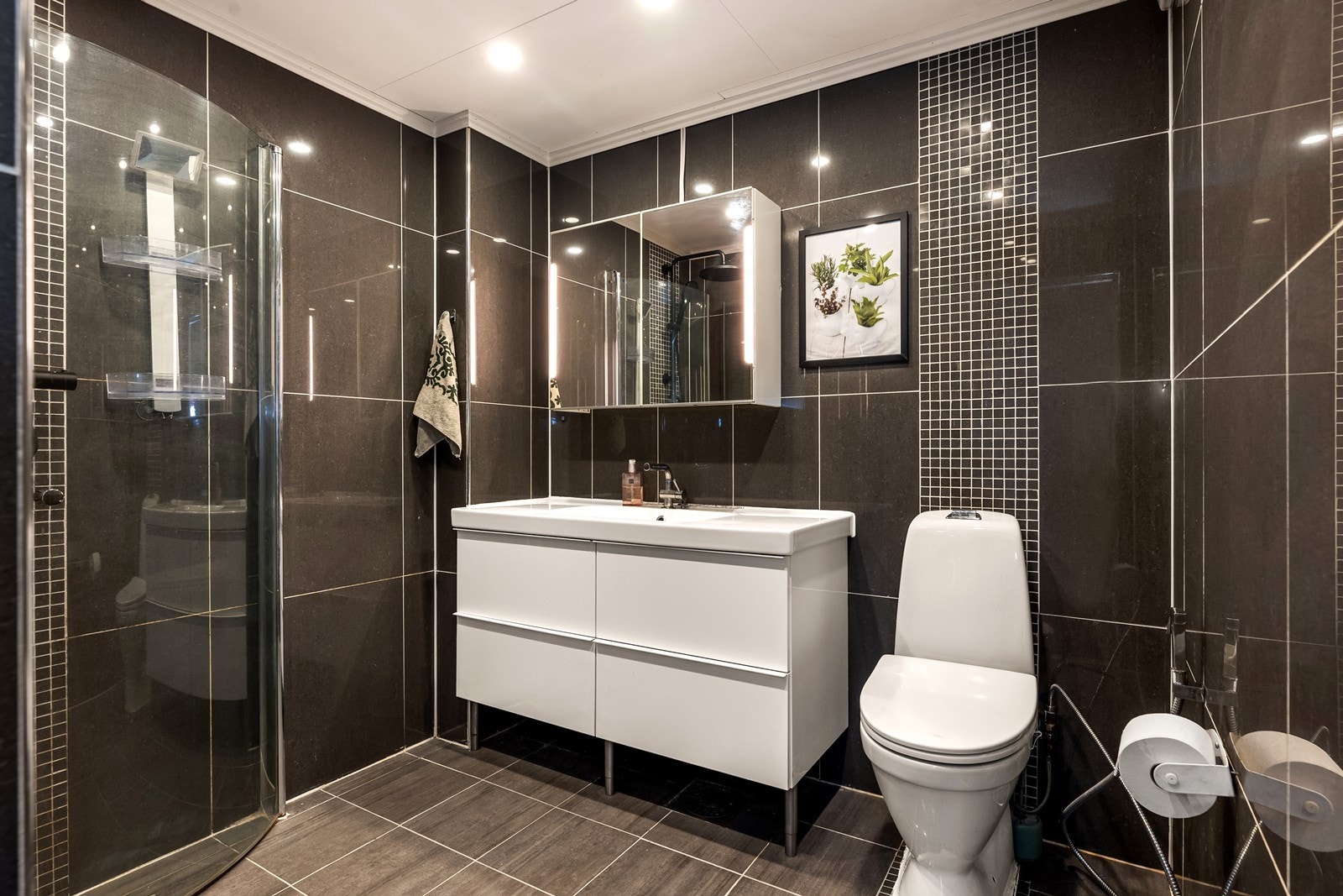 Flislagt bad med varme i gulvet Galleribilde