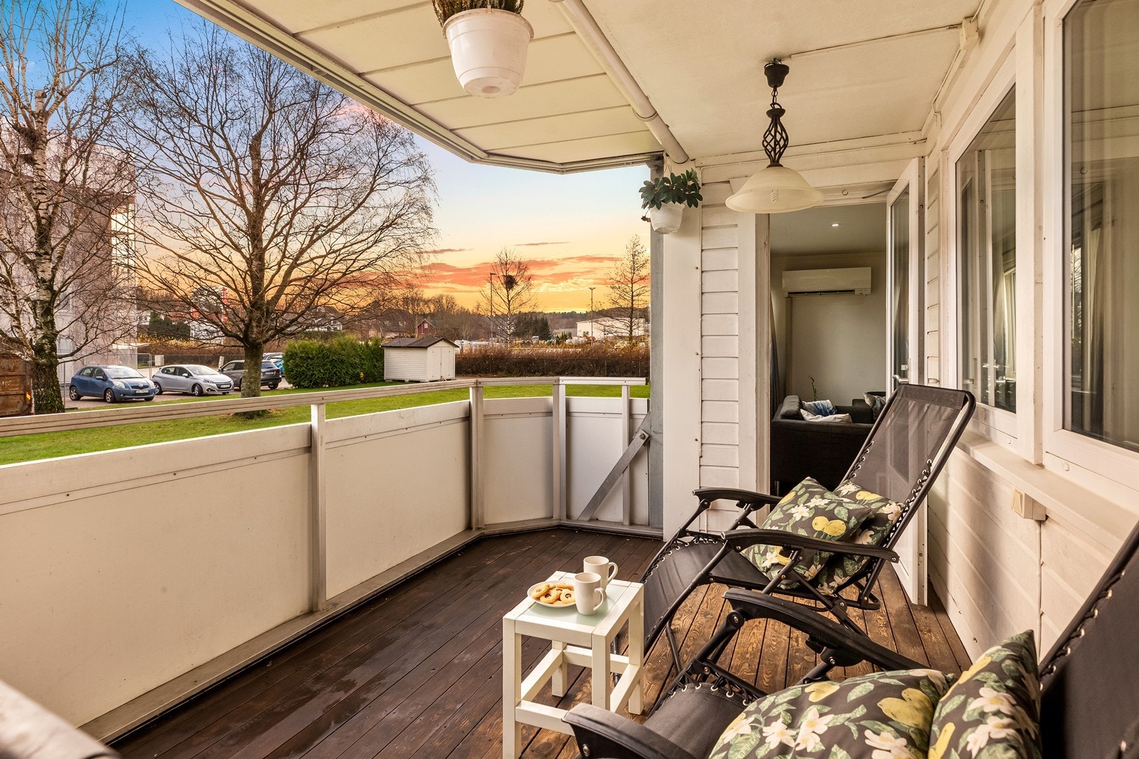 Sørvendt, overbygget balkong Galleribilde