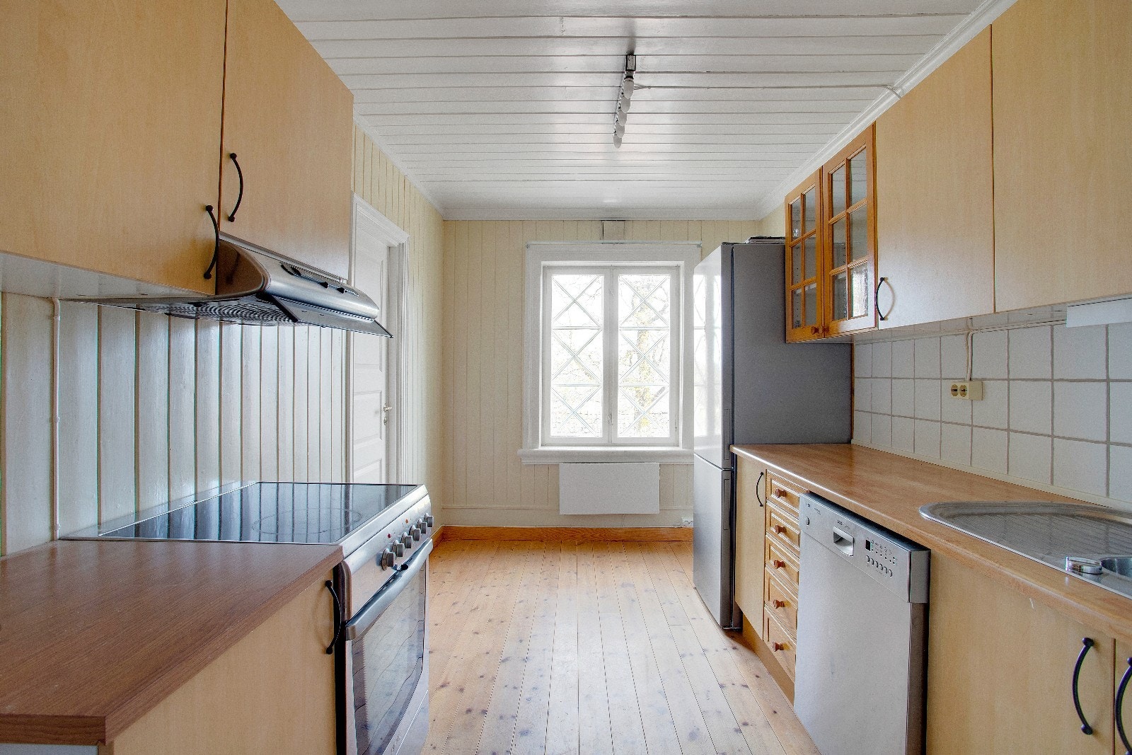 Kjøkken med hvitevarer Galleribilde