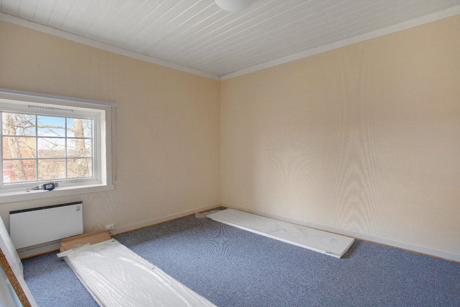 Soverom 2 med garderobeskap Galleribilde