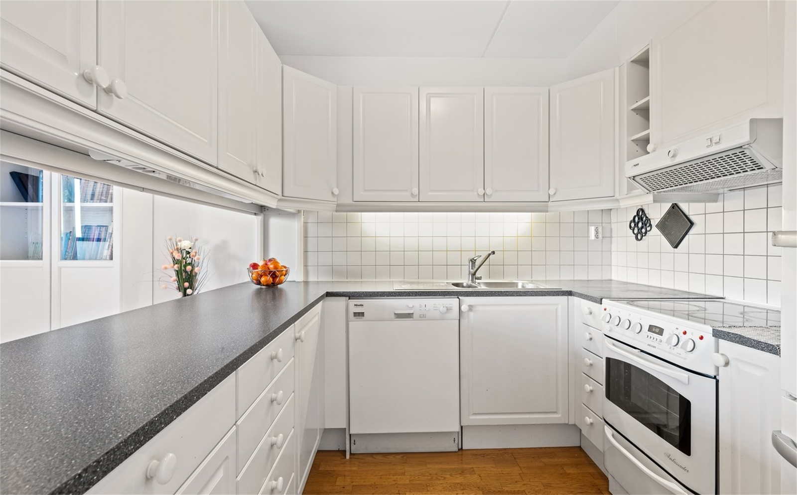 Rikelig med skapplass. Galleribilde