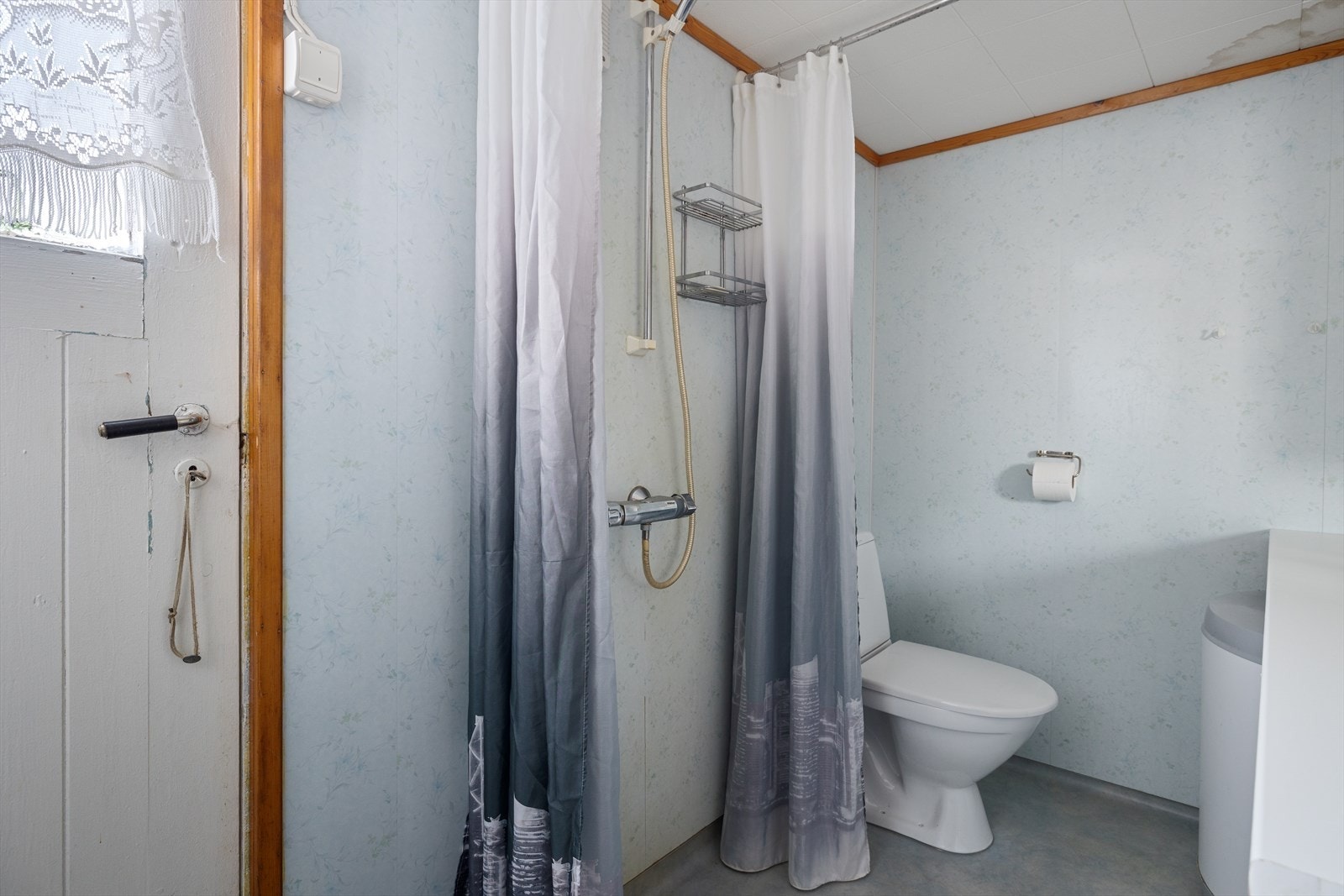 Eldre bad som må påregnes oppussing for å oppnå dagens krav til standard. Galleribilde