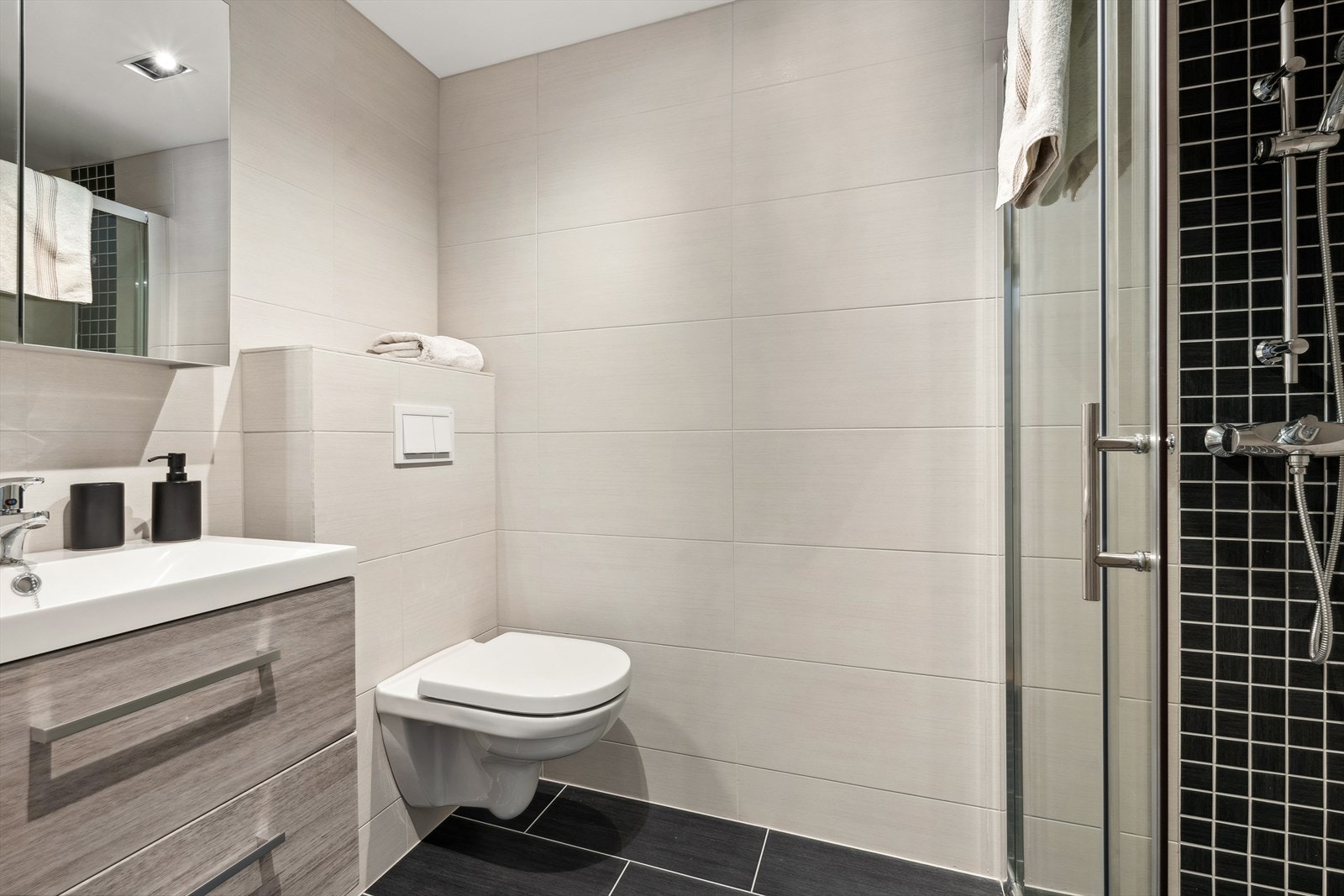 Dusjbadet ved hovedsoverommet Galleribilde