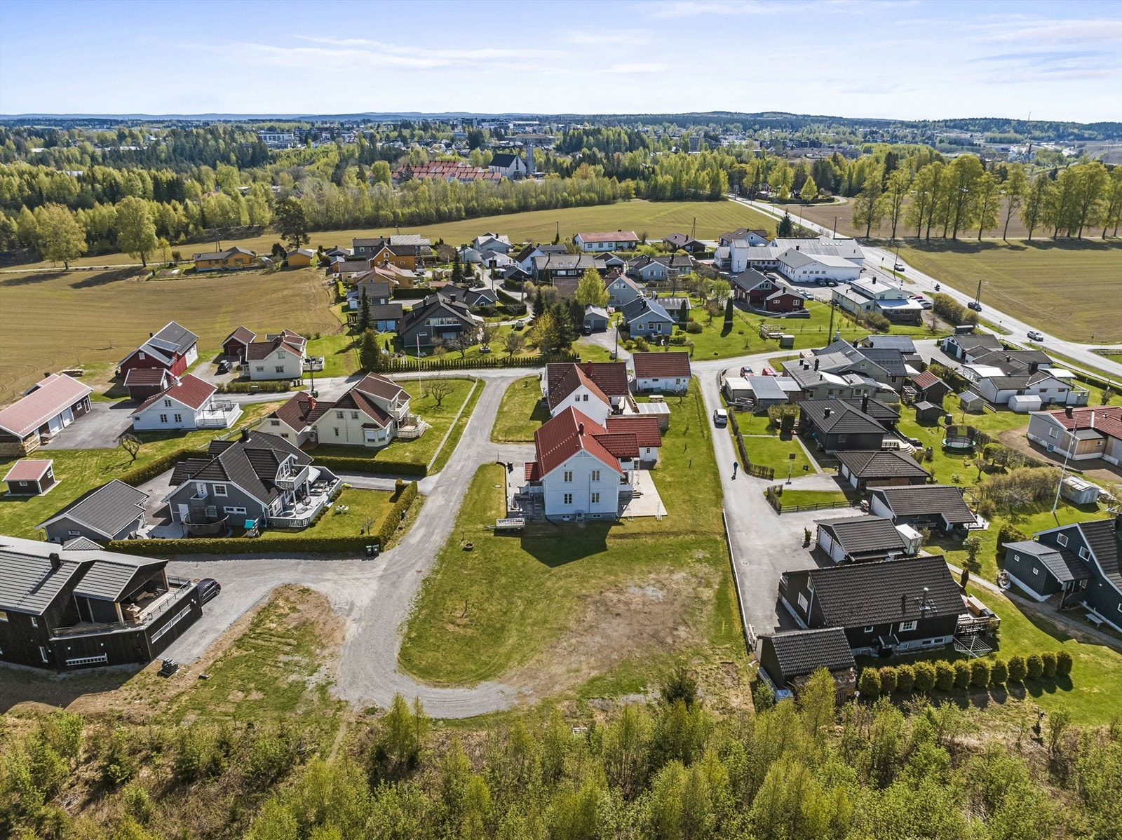 Eiendommen ligger ca. 2,5 km fra Jessheim sentrum Galleribilde
