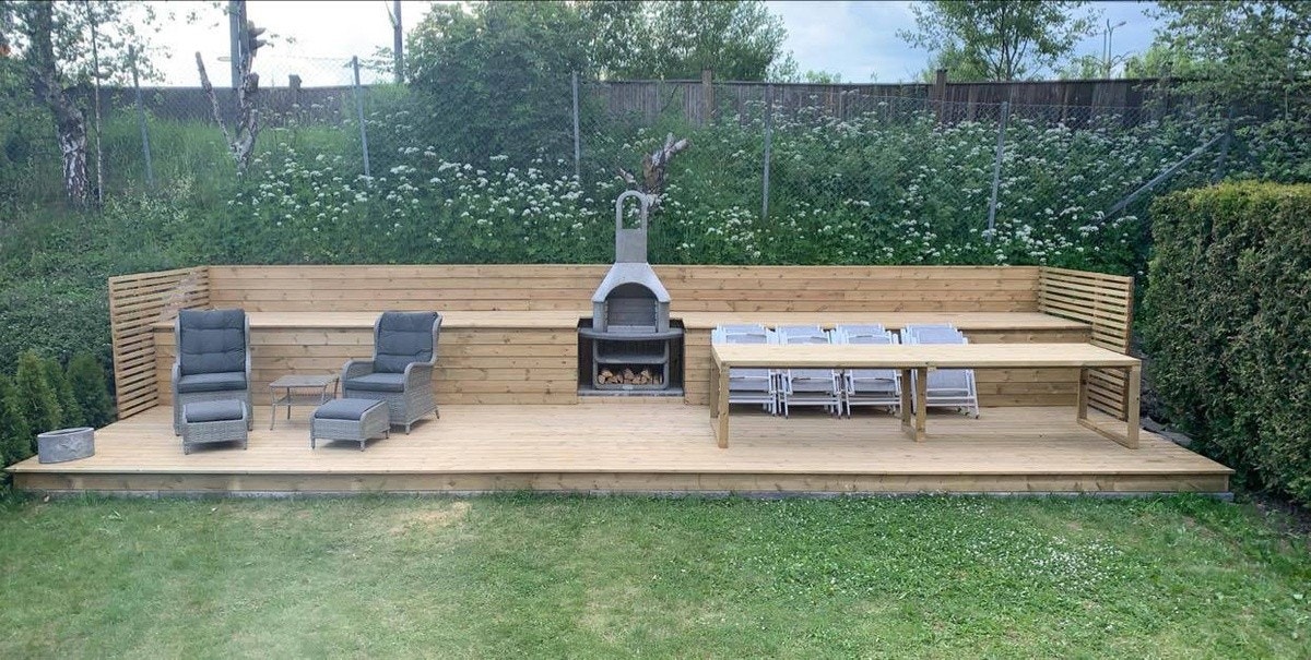 Hage med utegrill Galleribilde