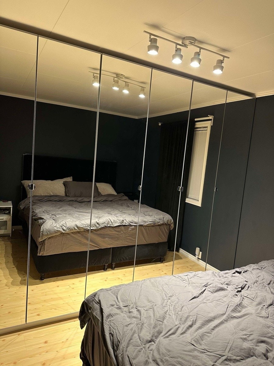 Soverom med god skap plass Galleribilde