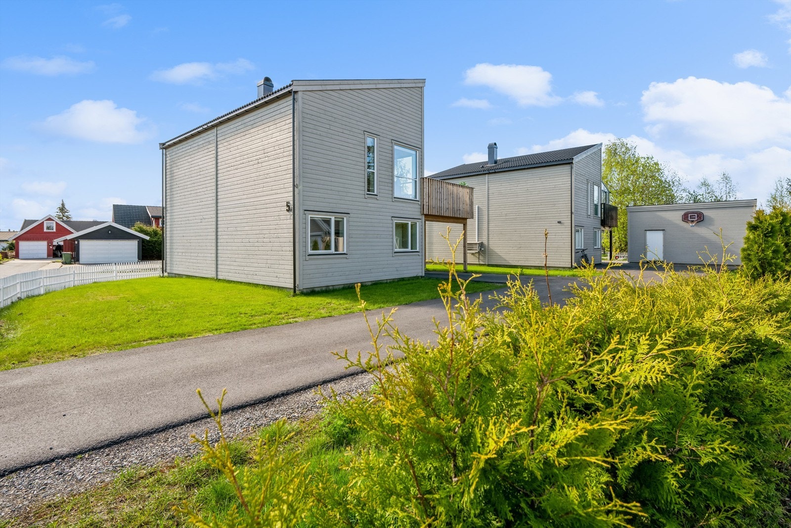 Barnevennlig og etablert boområde på Gardermoen/Sand, like utenfor Jessheim sentrum. Galleribilde