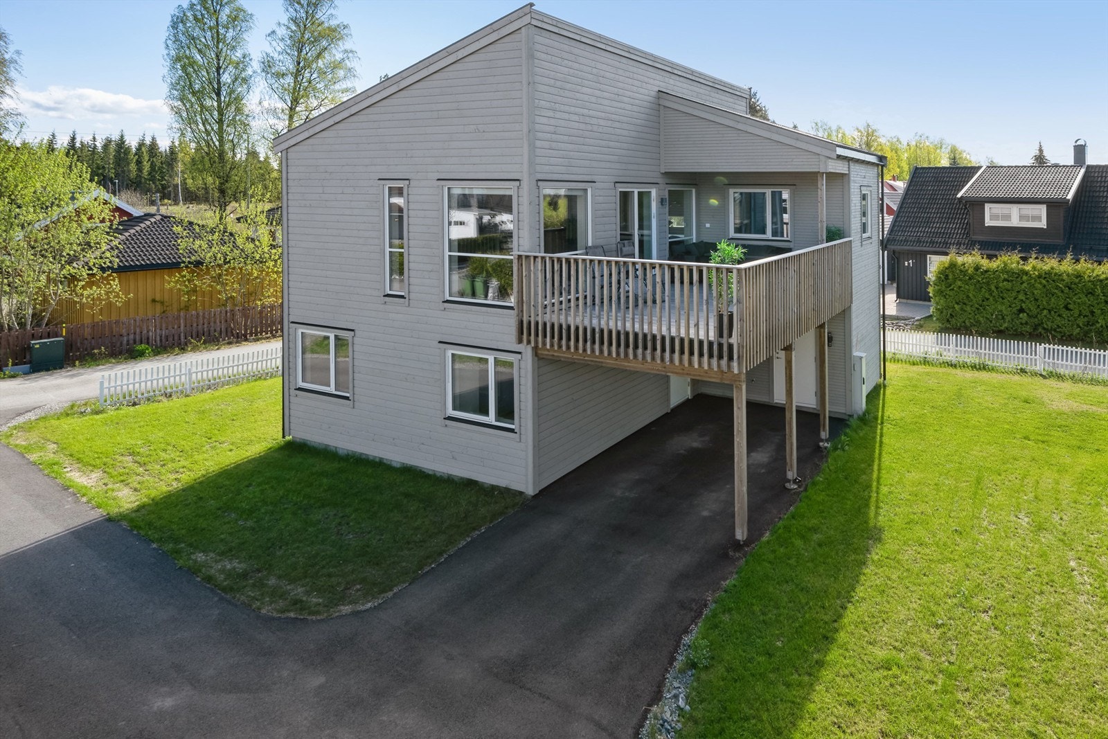 Krogsveen v/ André Ellefsen presenterer Dragonstien 5J - En innbydende og flott enebolig oppført i 2022. (Foto: Morten Eriksen). Galleribilde