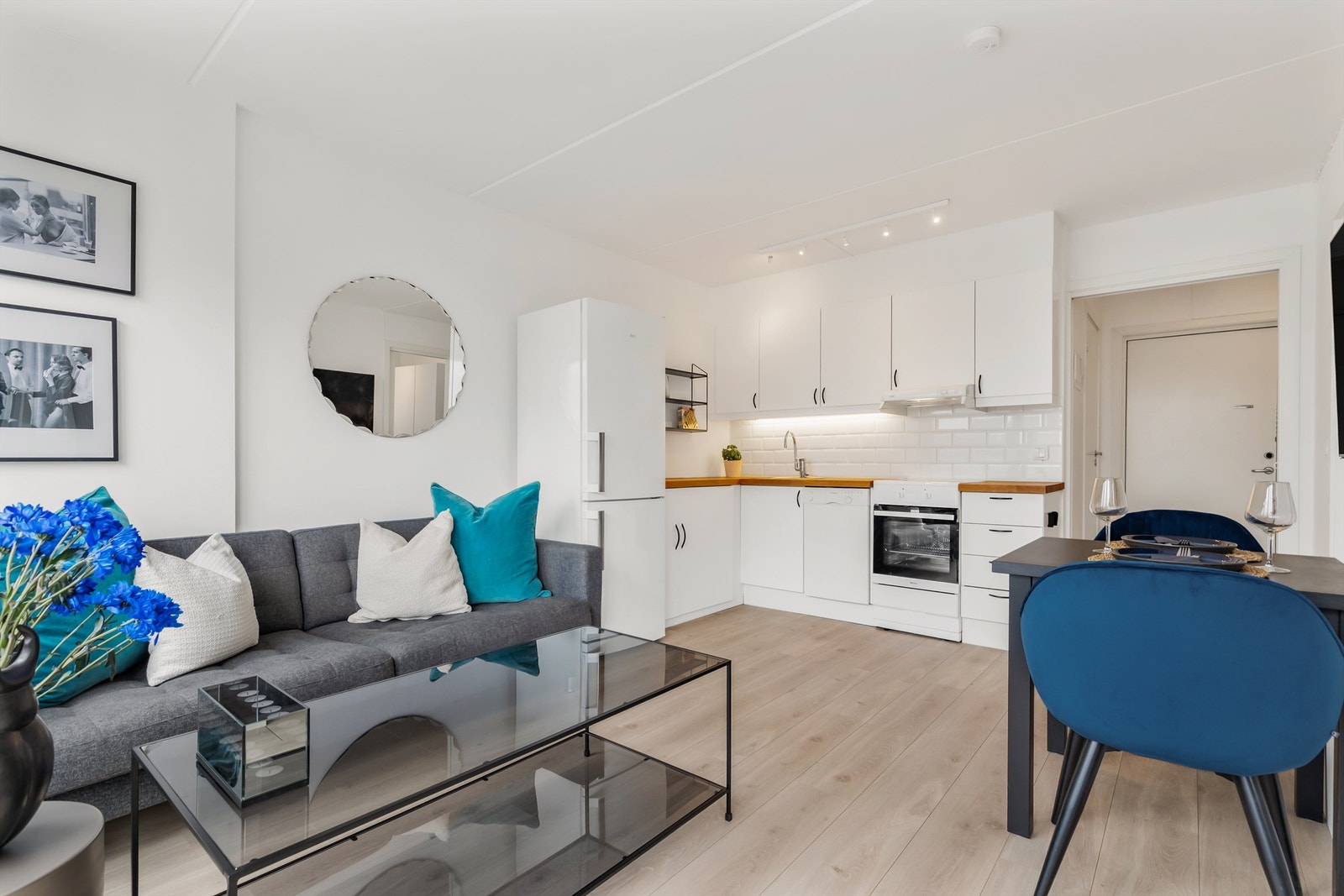 Lys og stilren 2-roms toppleilighet (5. etasje) Galleribilde