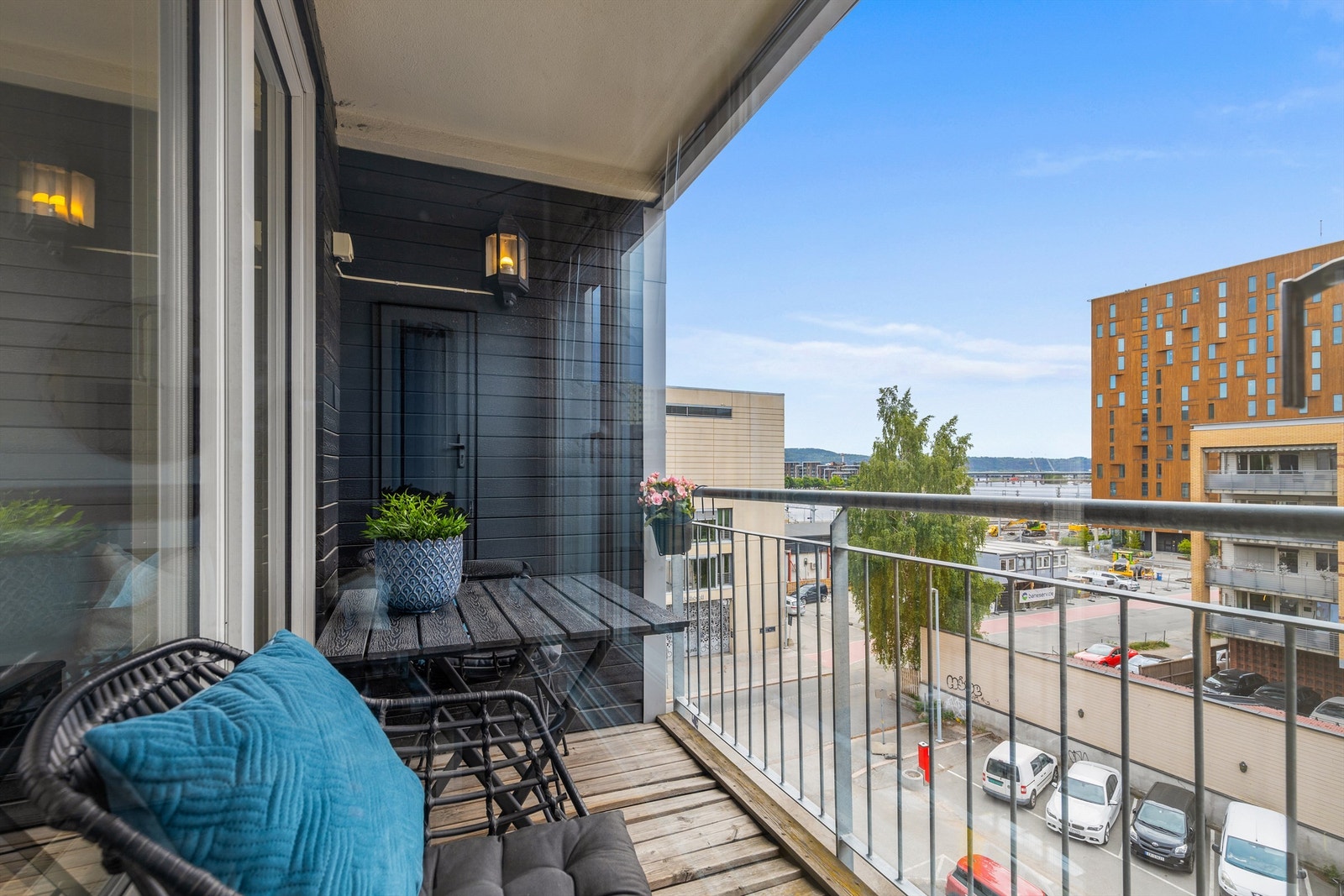 Overbygget sydøstvendt balkong på ca. 3 kvm Galleribilde