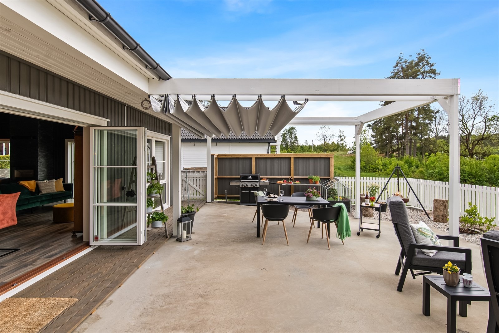 Hoveddelens bakside Galleribilde