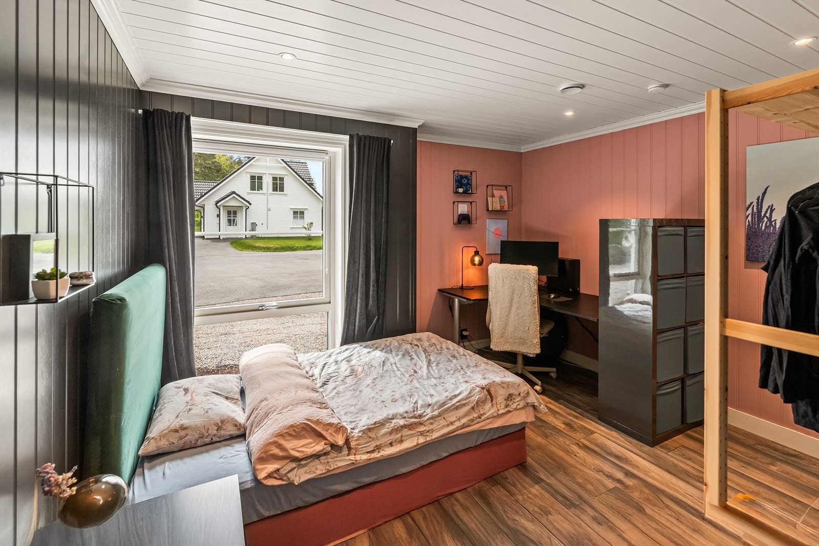 Leiligheten har to gode soverom med god plass til både seng- og garderobeløsning. Galleribilde