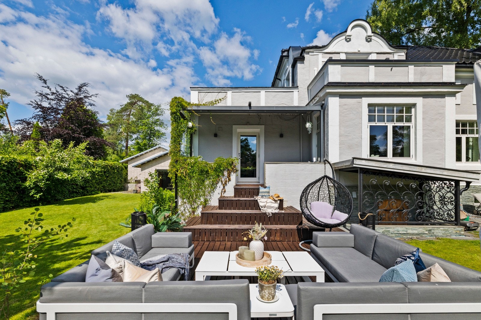 Uteområdet gir god plass til møblering. Galleribilde