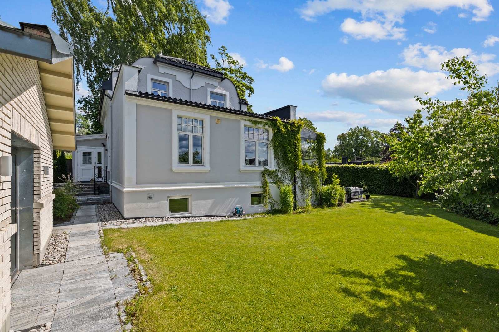 Uten gjennomkjøring i gaten får man et trygt og usjenert bomiljø uten innsyn. Galleribilde