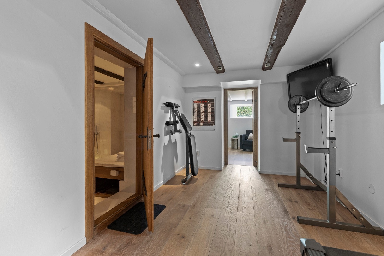 Rommet benyttes i dag som treningssone, og gir godt med gulvplass til formålet. Galleribilde