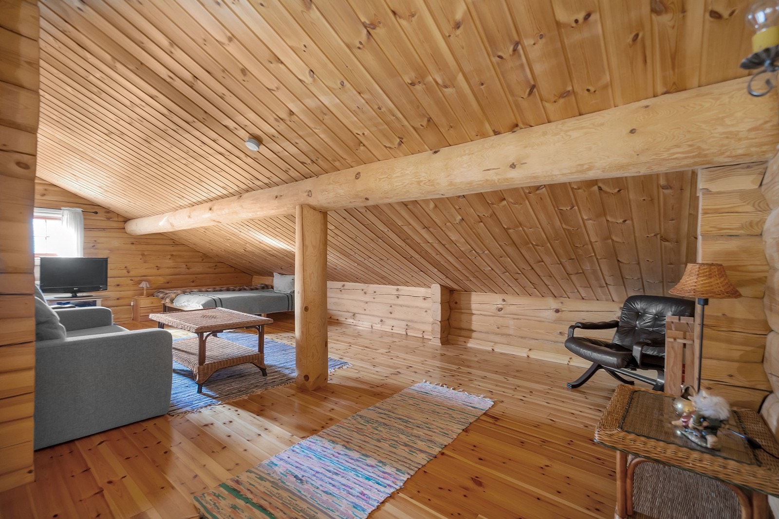 Romslig hems Galleribilde