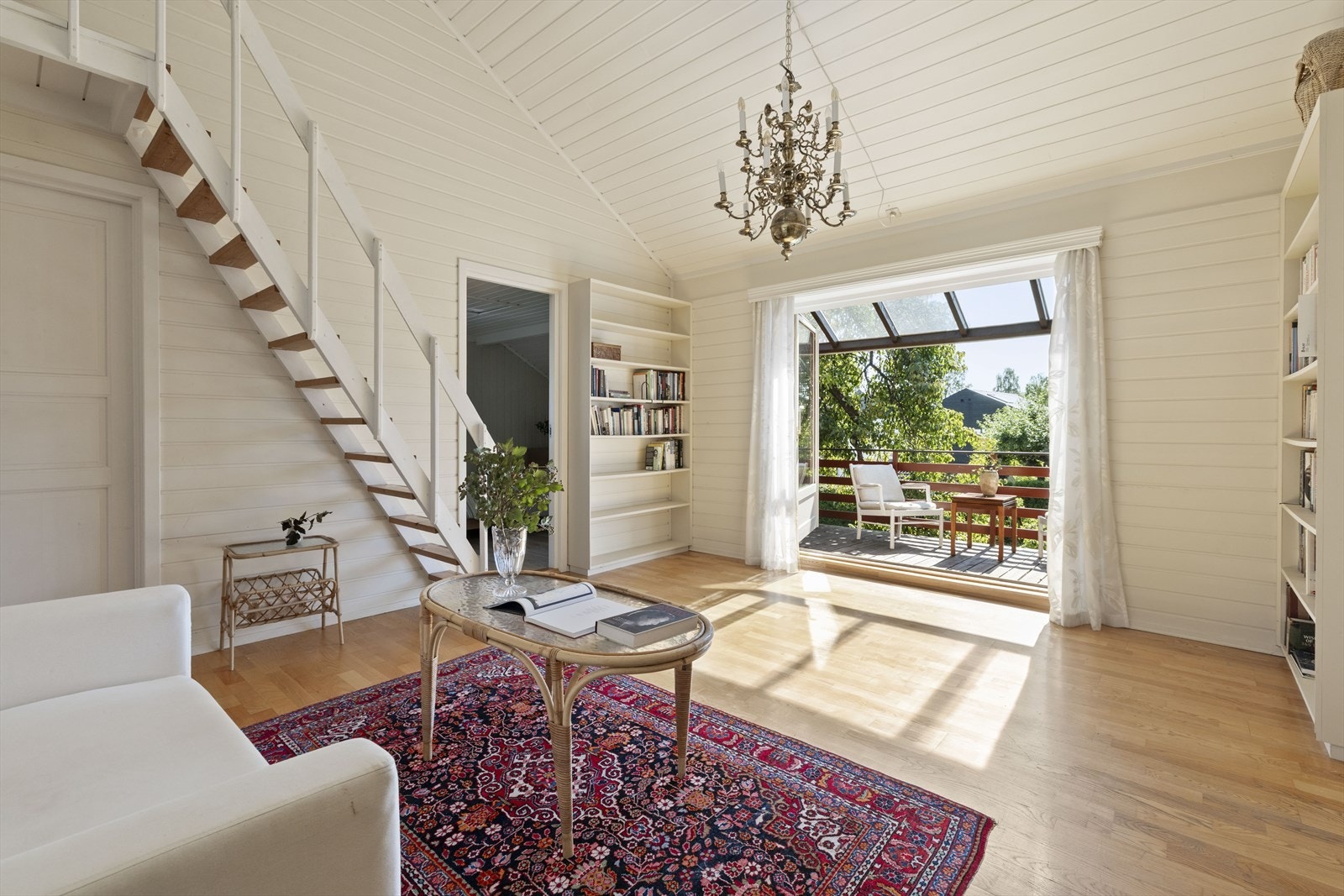 Stue 2 i 2. etg. Direkte adkomst til kontor og 3 soverom Galleribilde