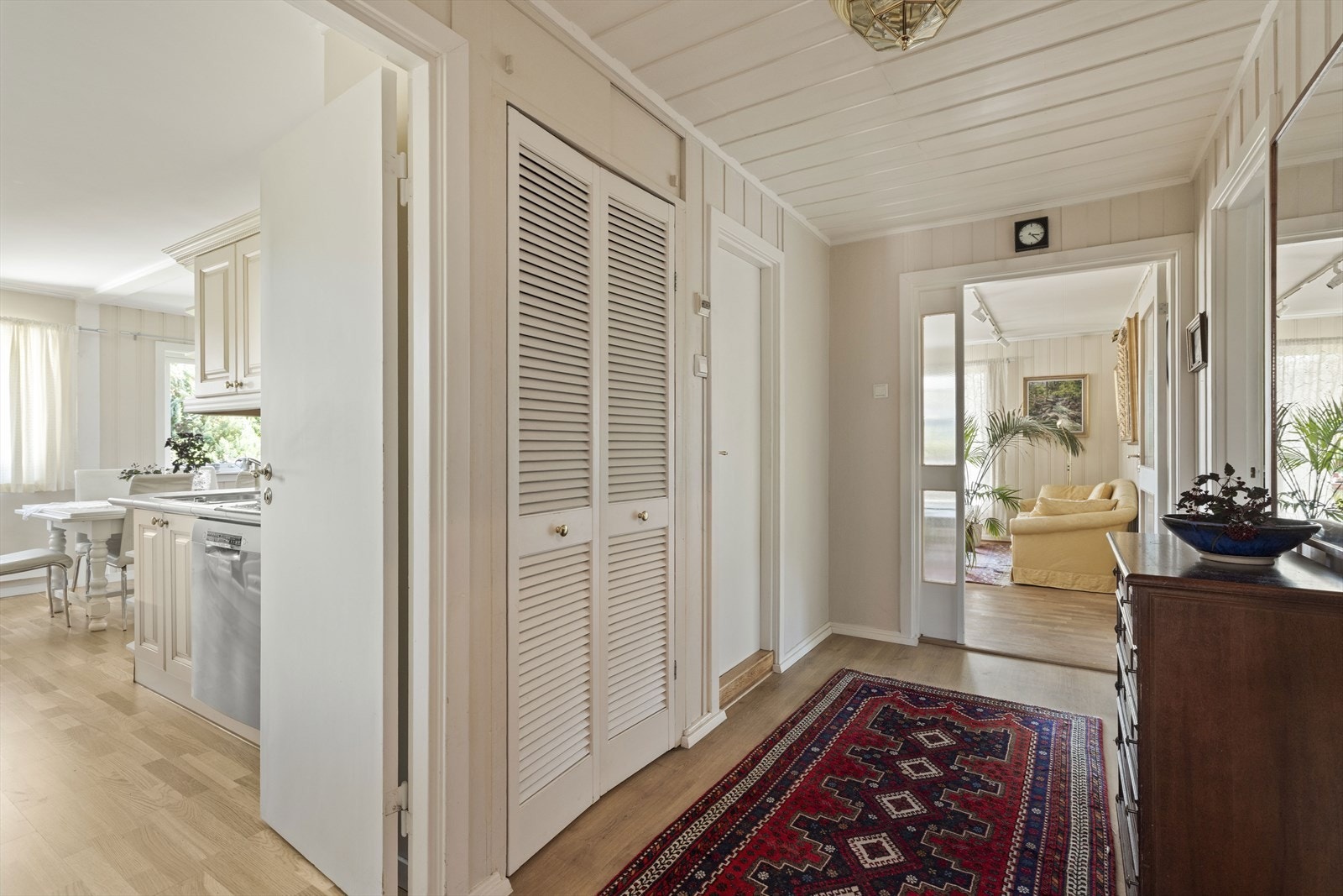 Hall med garderobelagring Galleribilde