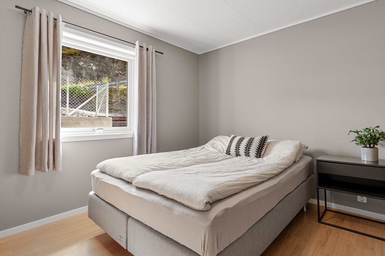 Hovudsoverom på ca. 11 kvm Galleribilde