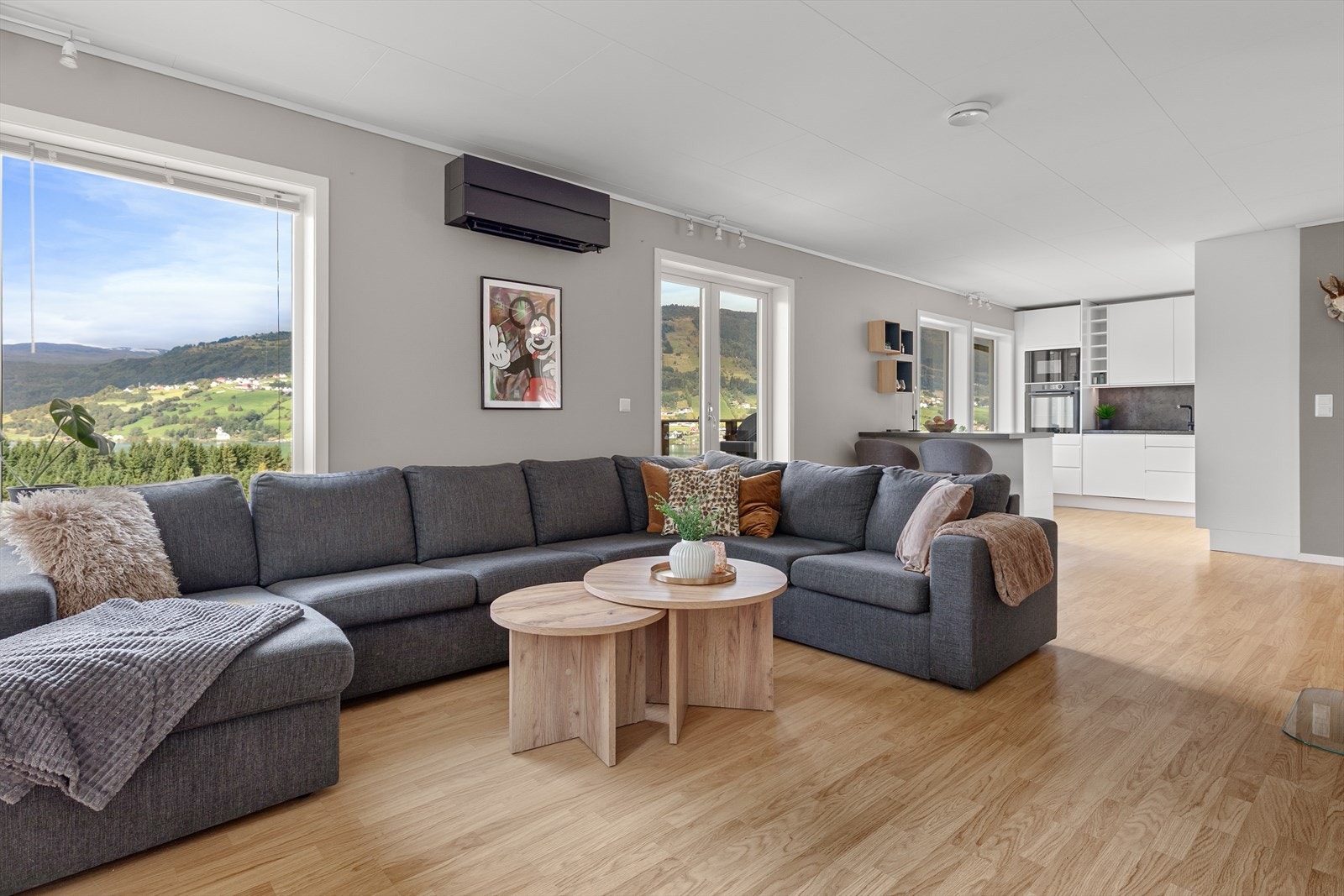 Frå stova er det utgang til... Galleribilde