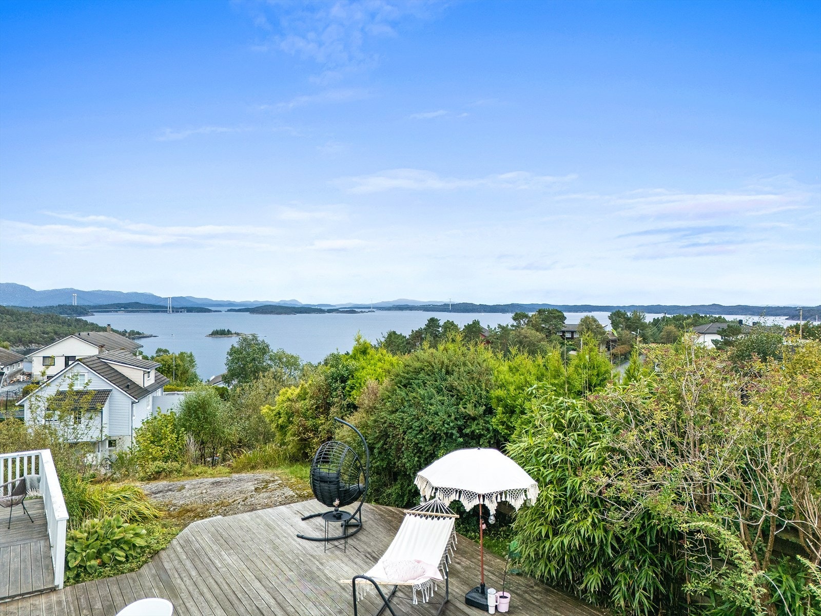 Enebolig med en utsikt som må oppleves for korrekt inntrykk Galleribilde