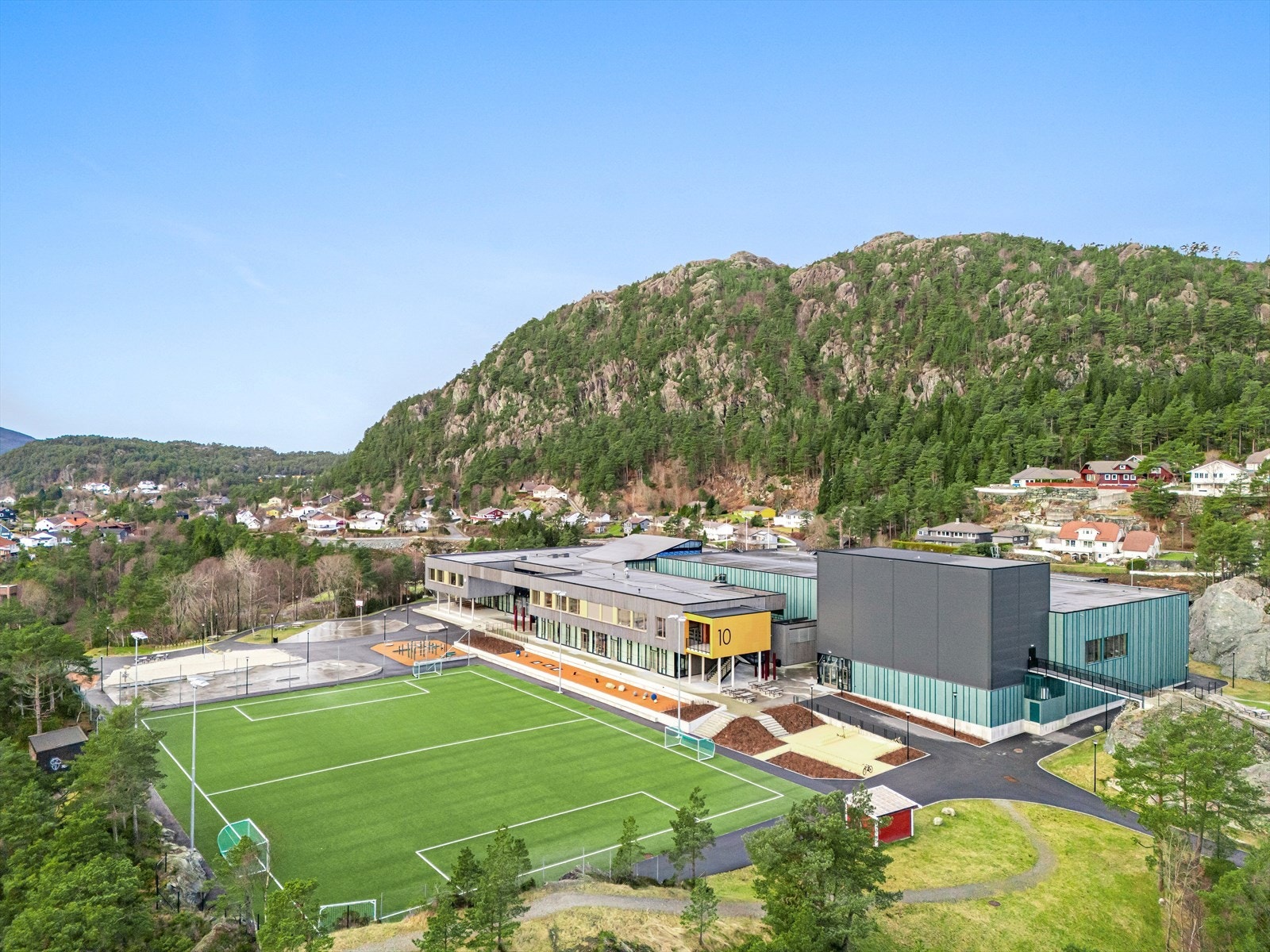 Nysæter Ungdomskole m/idrettsanlegg Galleribilde