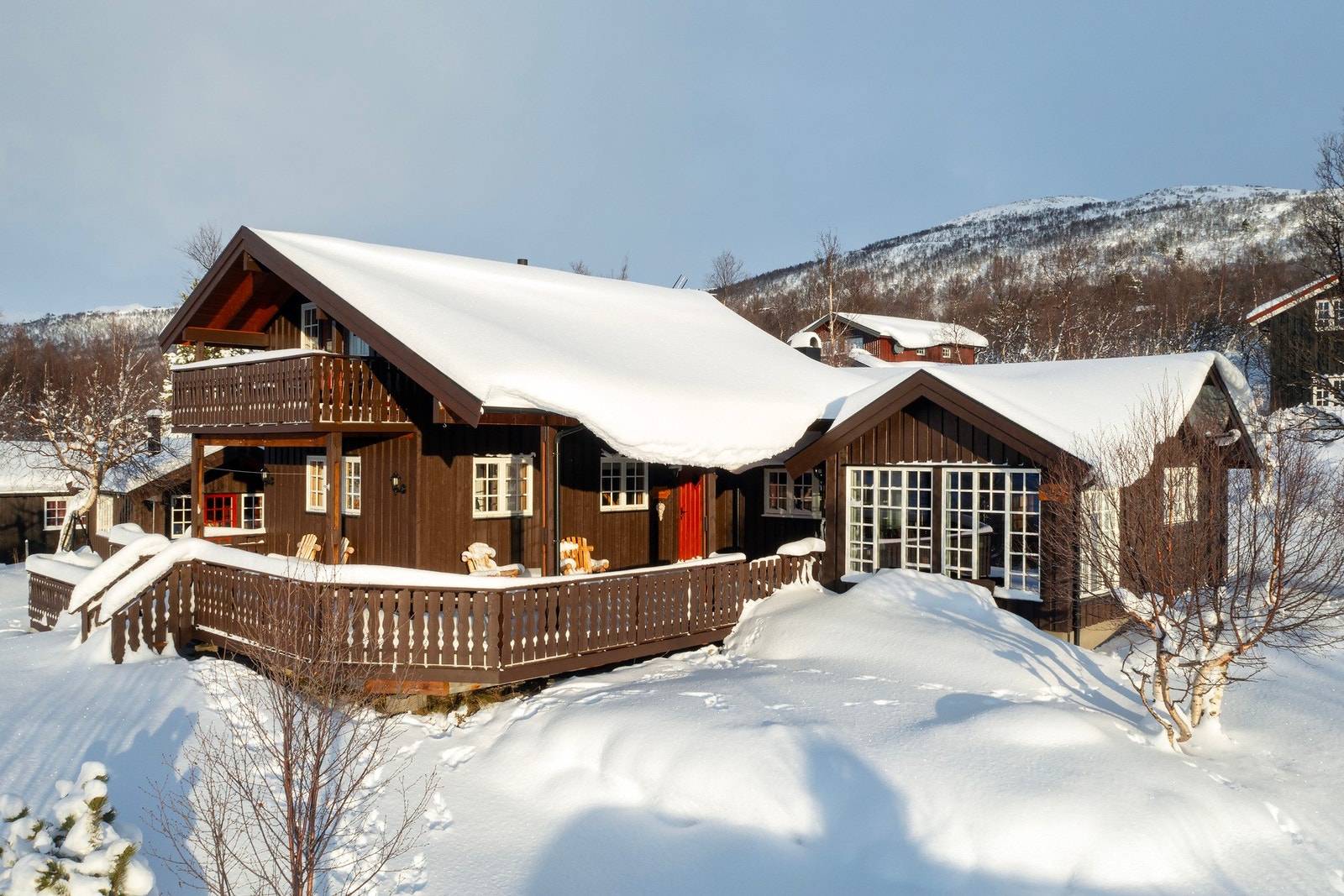 Beliggenheten gir enkel tilgang til både sentrum av Oppdal hvor du finner et av landets største alpinanlegg og nærliggende turområder, med kort vei til fjell, skiløyper og turstier. Galleribilde