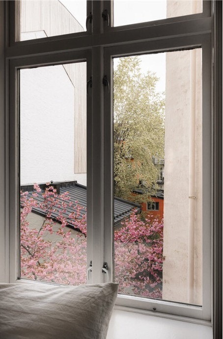 Utsikt fra stue mot bakgård Galleribilde