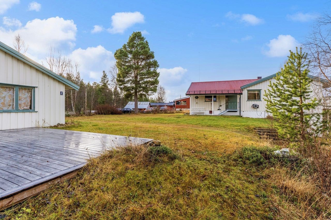 Fra eiendommen er det gangavstand til skole, barnehage, butikk og Tolga stasjon. Galleribilde