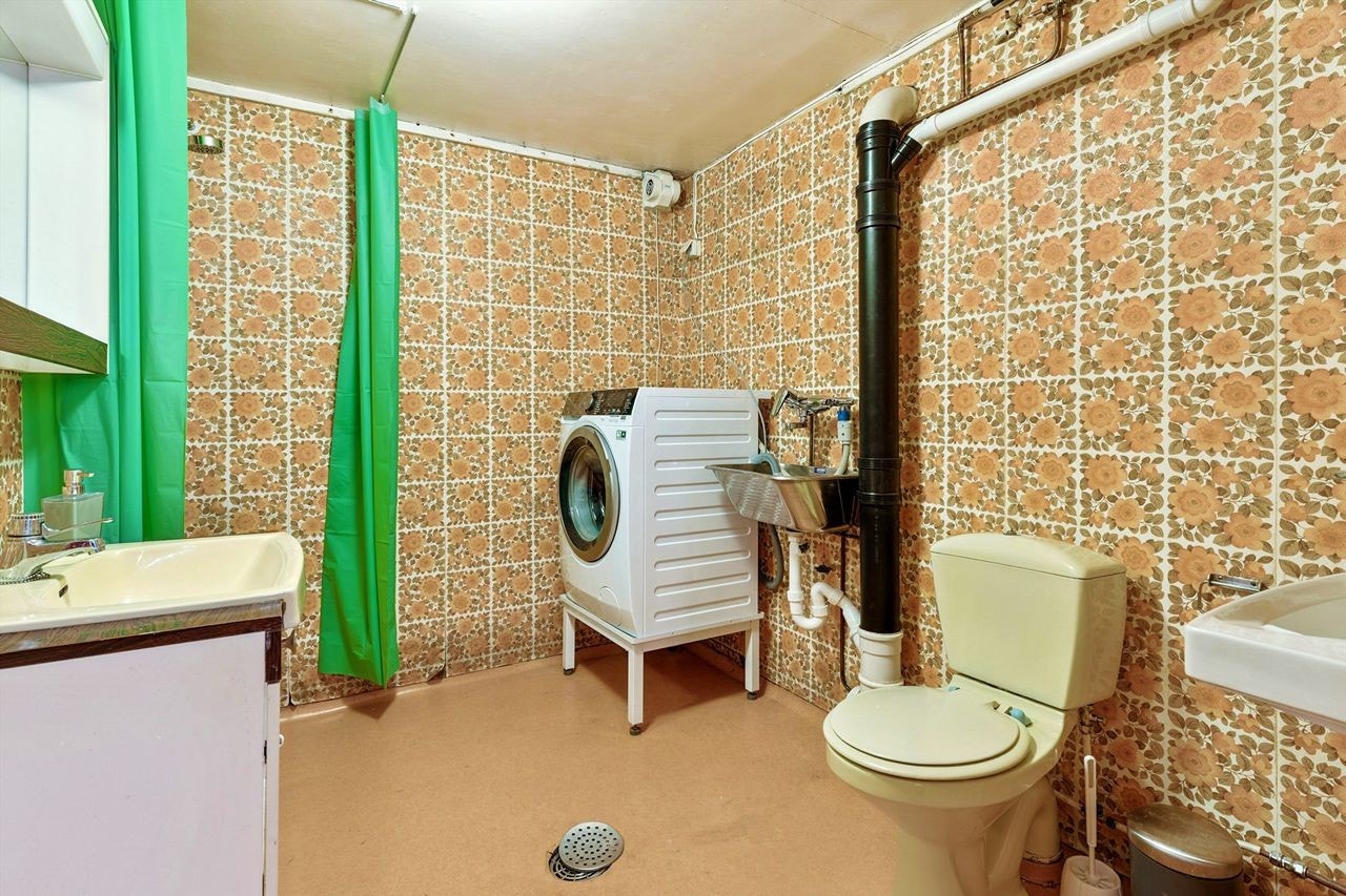 Badet i underetasjen er av eldre dato Galleribilde