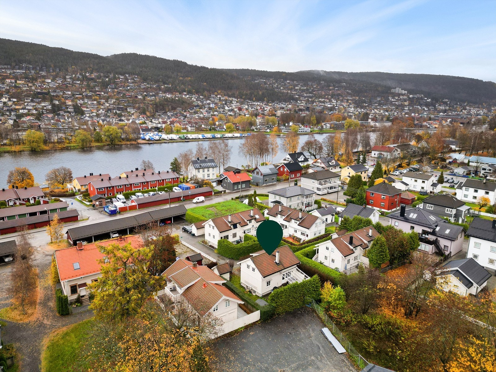Beliggende i et hyggelig "tun" på gamle Rød Gård. Foto: Ole Thorgeir Solheim Thoresen Galleribilde