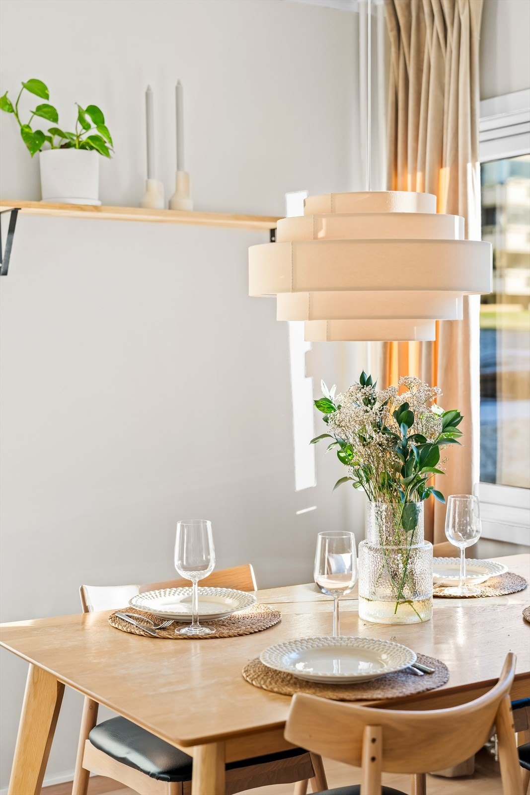 Fjernvarme er inkludert i de månedlige felleskostnadene. En ting mindre å tenke på! Galleribilde