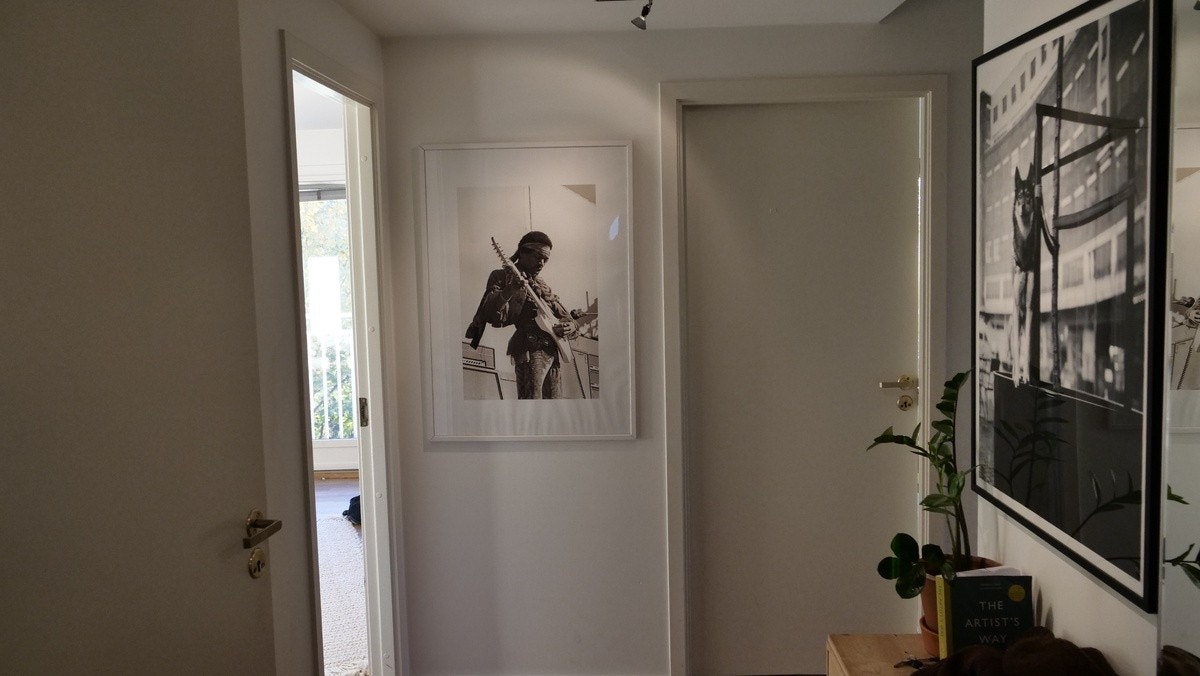 Inngangsparti (dør til rommet som leies ut rett frem). Bilder av rommet kommer Galleribilde